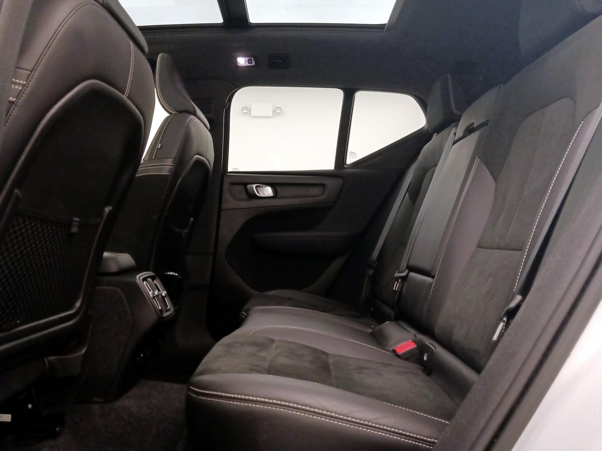 Thumbnail: 2021 Volvo XC40 - 20