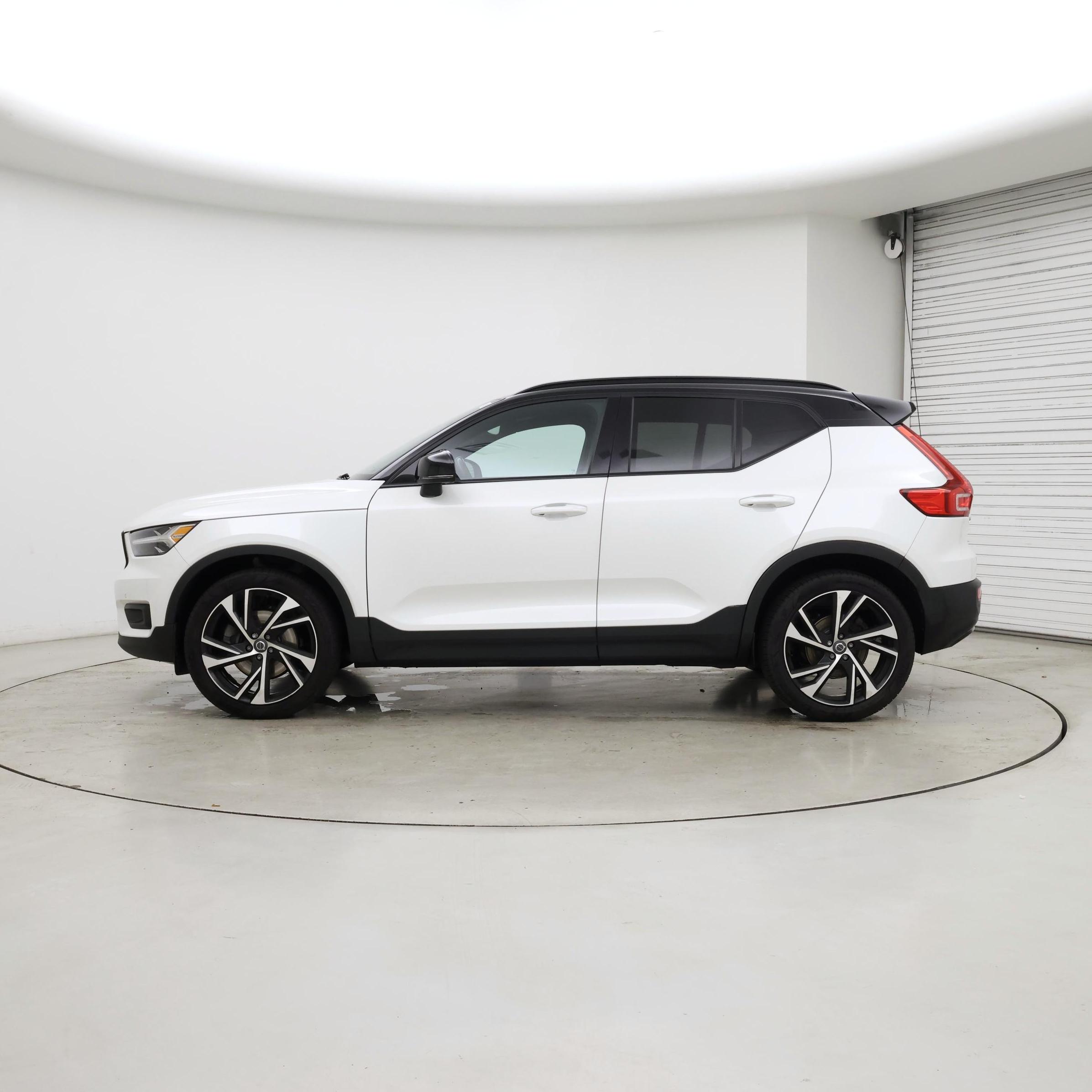 Thumbnail: 2021 Volvo XC40 - 3