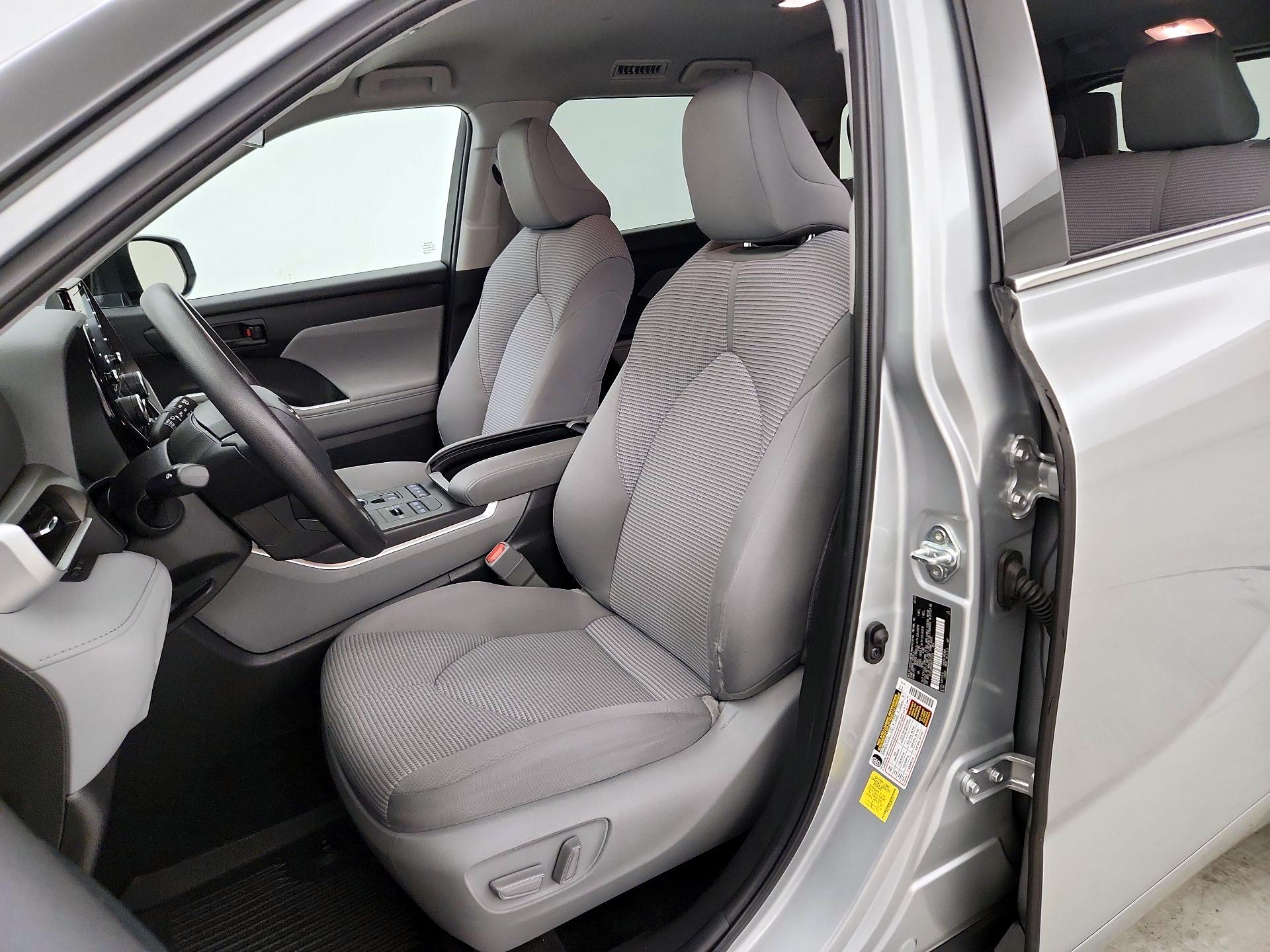 Thumbnail: 2022 Toyota Highlander - 11