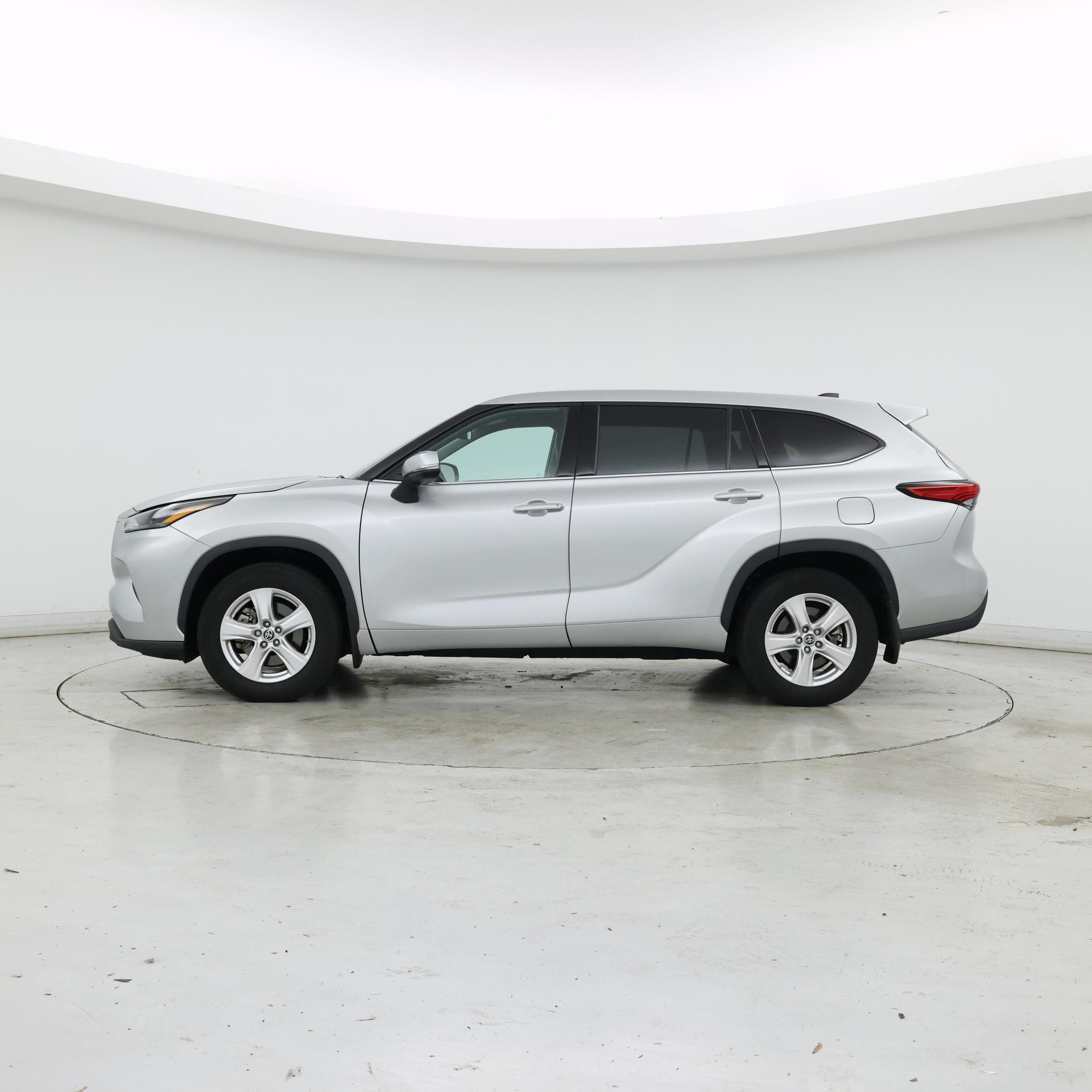 Thumbnail: 2022 Toyota Highlander - 3
