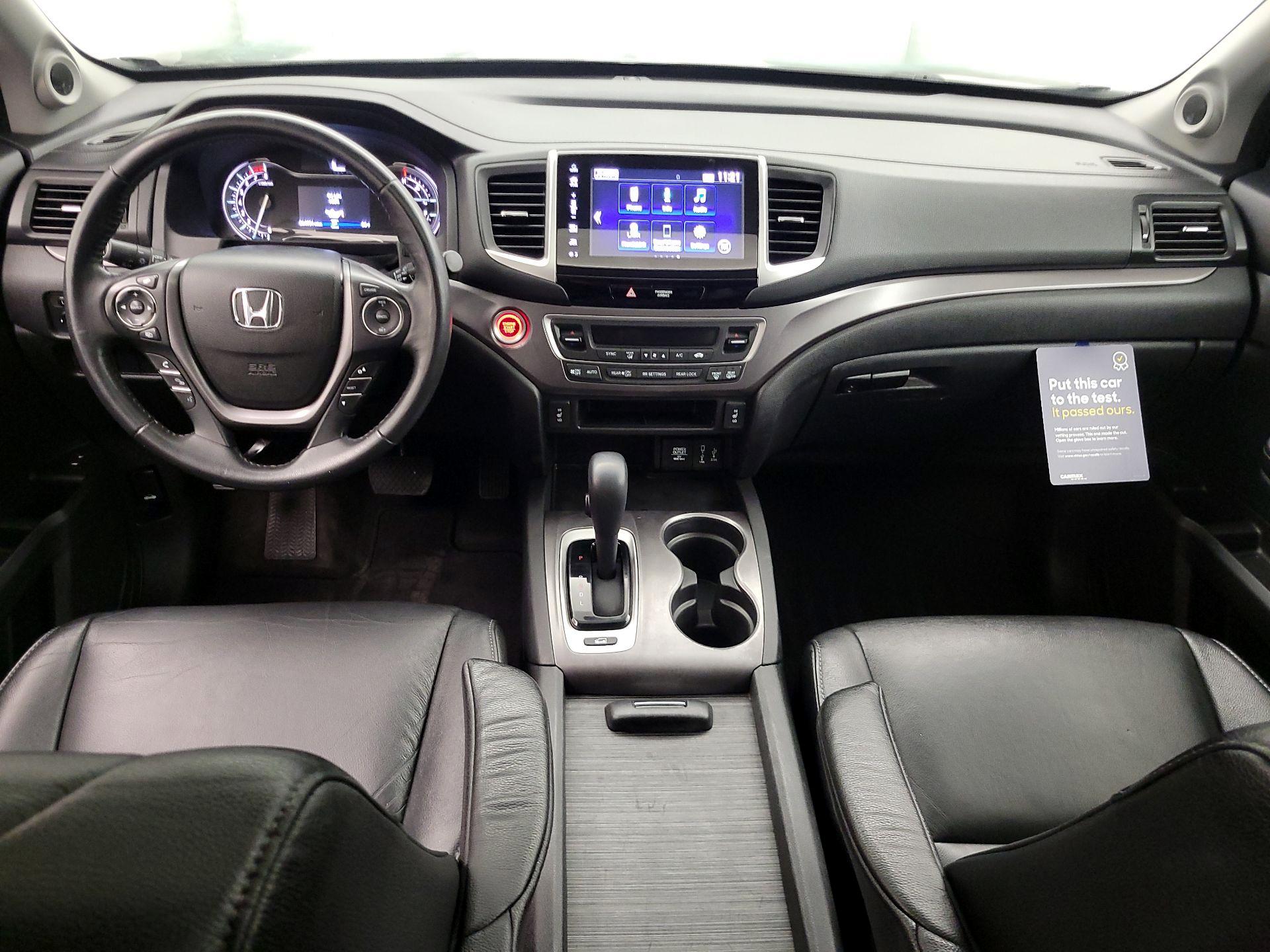 Thumbnail: 2017 Honda Pilot - 9