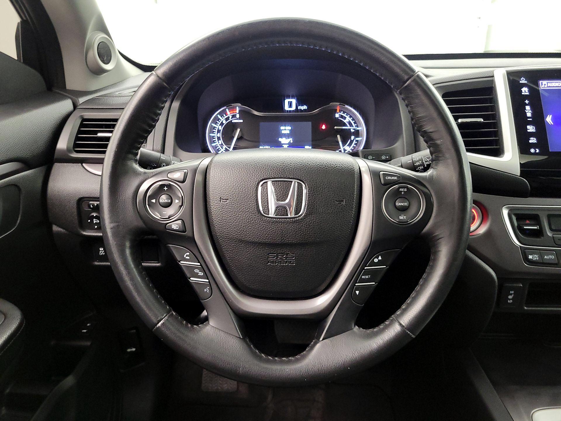 Thumbnail: 2017 Honda Pilot - 10