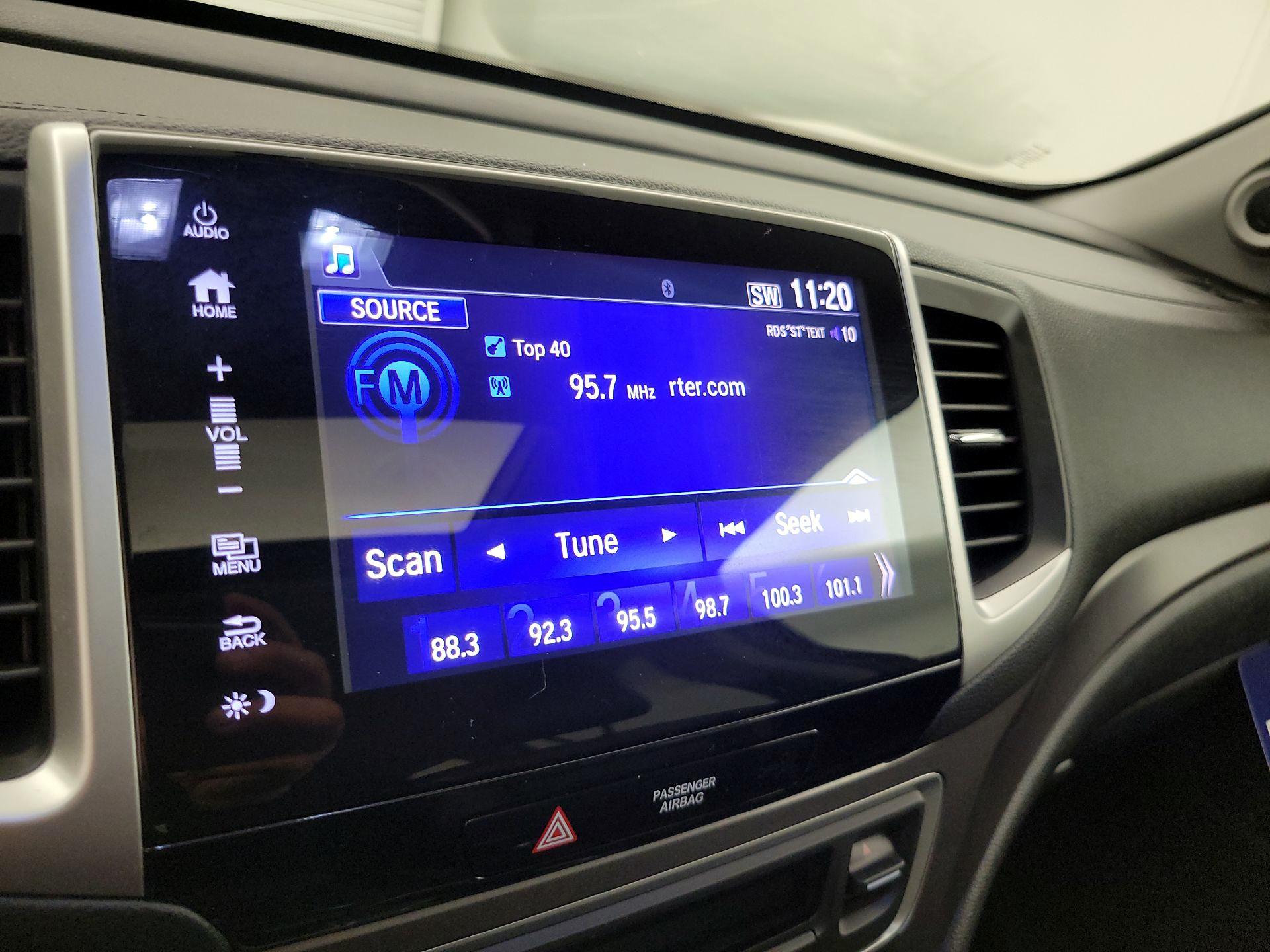Thumbnail: 2017 Honda Pilot - 15