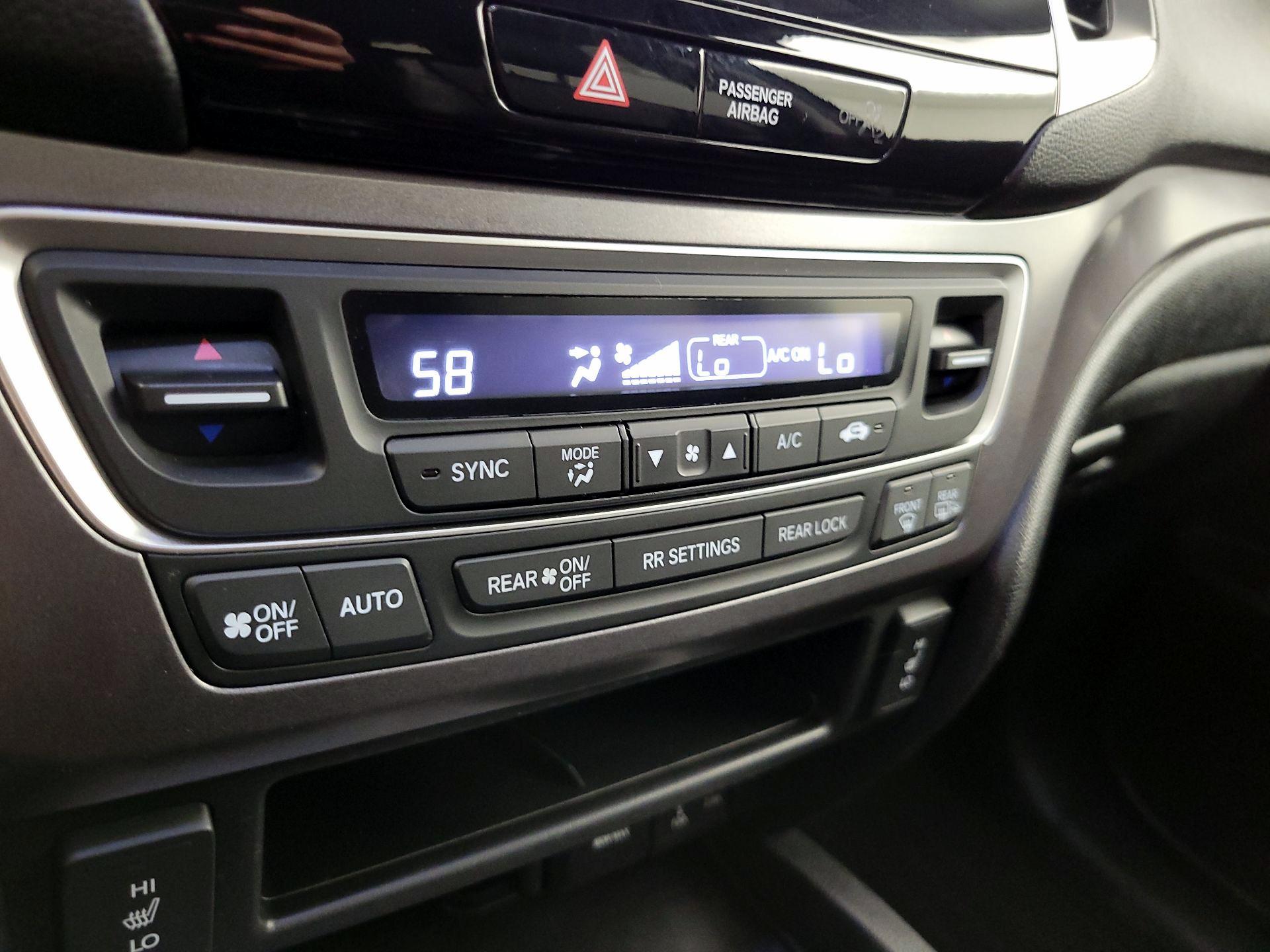Thumbnail: 2017 Honda Pilot - 16