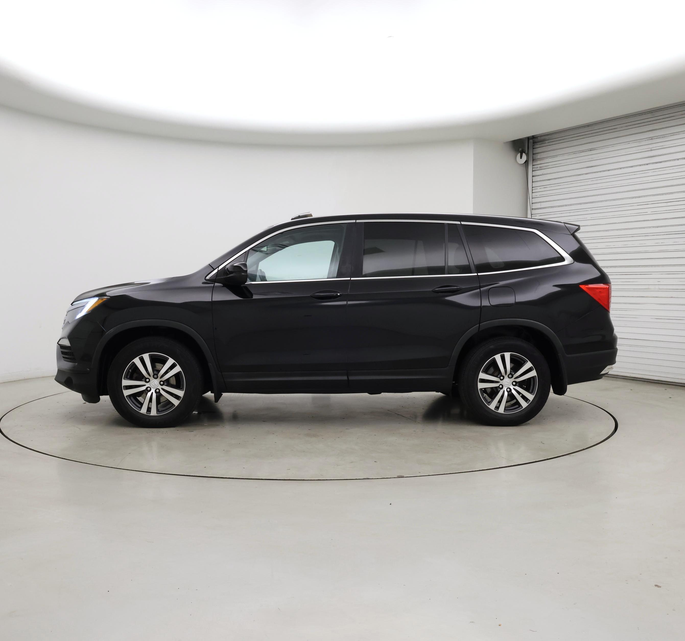 Thumbnail: 2017 Honda Pilot - 3