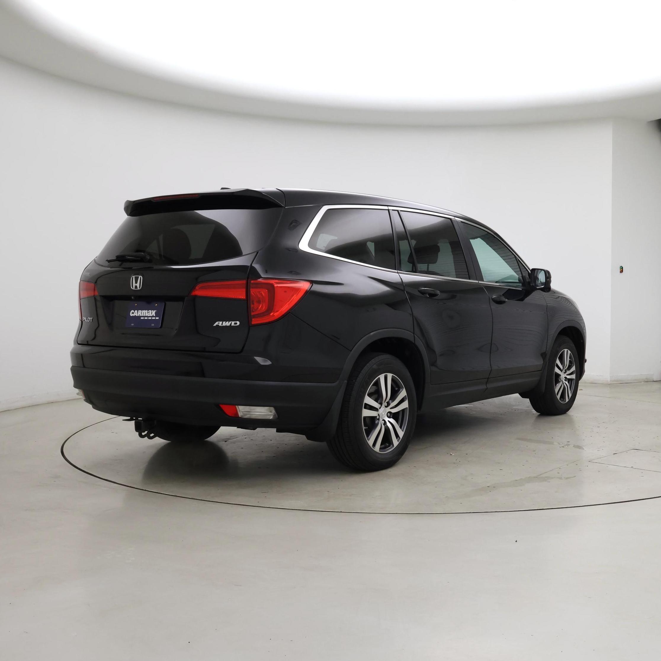 Thumbnail: 2017 Honda Pilot - 8