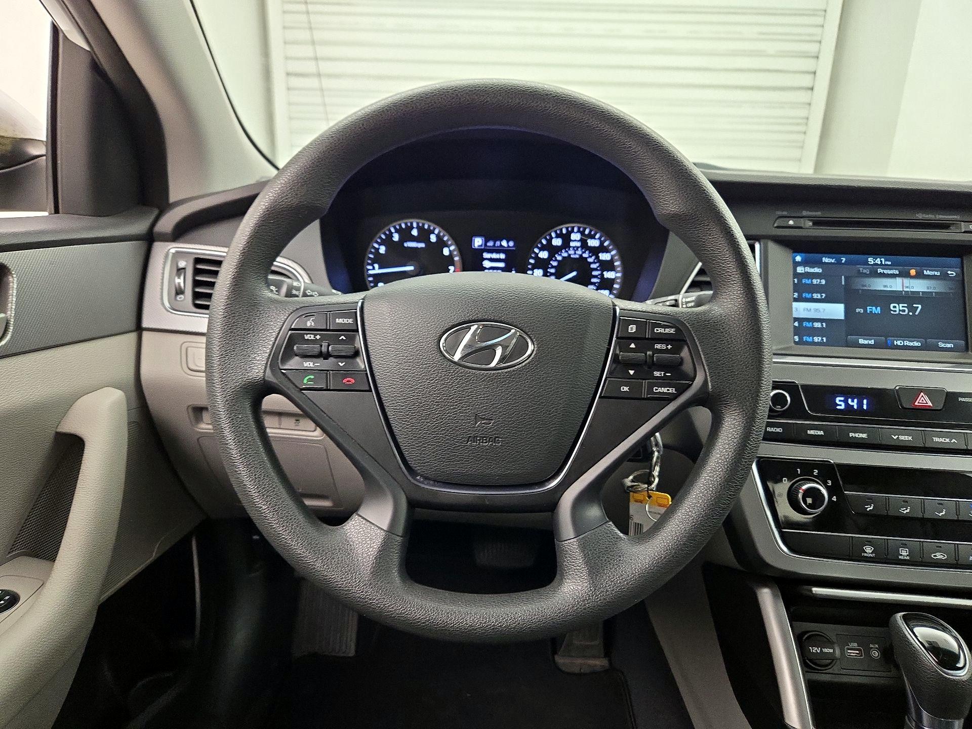 Thumbnail: 2016 Hyundai Sonata - 10