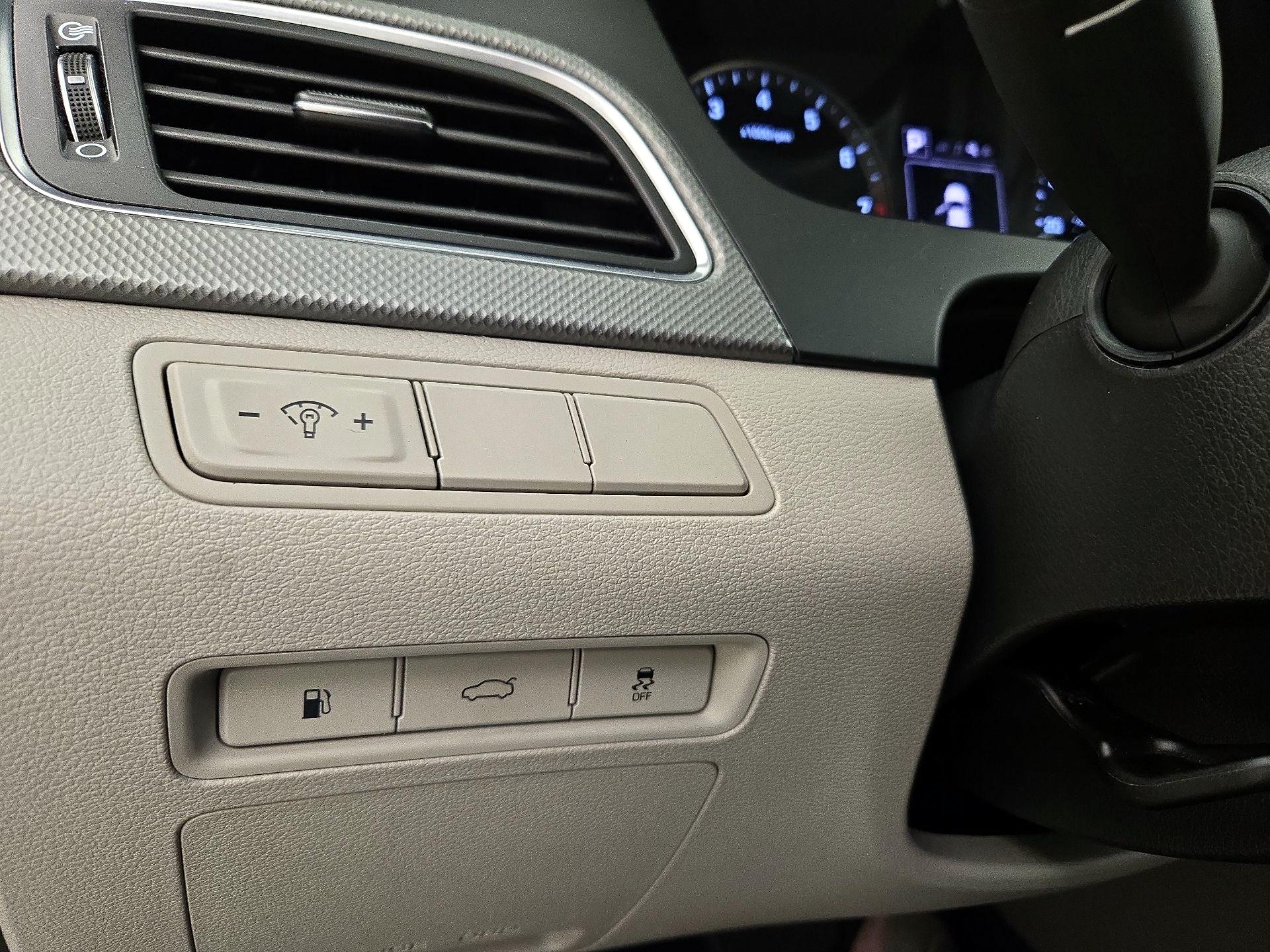 Thumbnail: 2016 Hyundai Sonata - 13