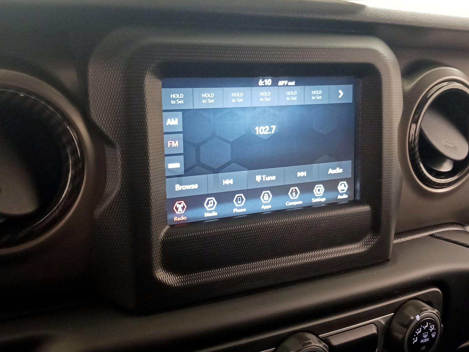 Thumbnail: 2018 Jeep Wrangler - 15