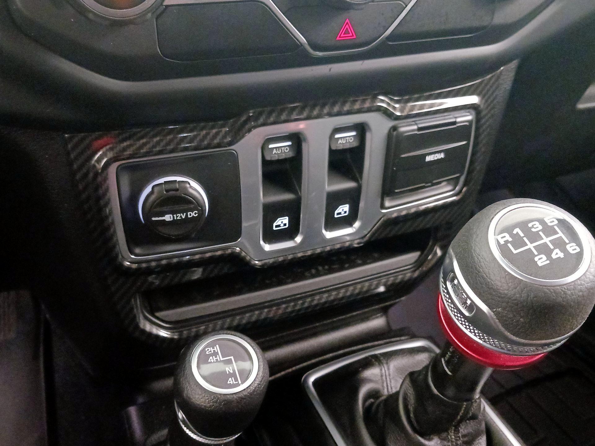 Thumbnail: 2018 Jeep Wrangler - 18