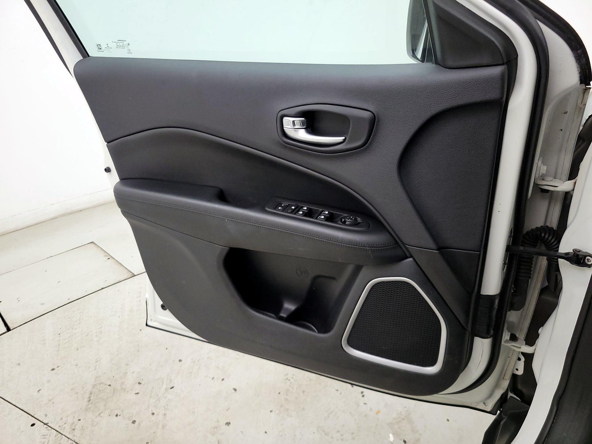 Thumbnail: 2020 Jeep Compass - 12