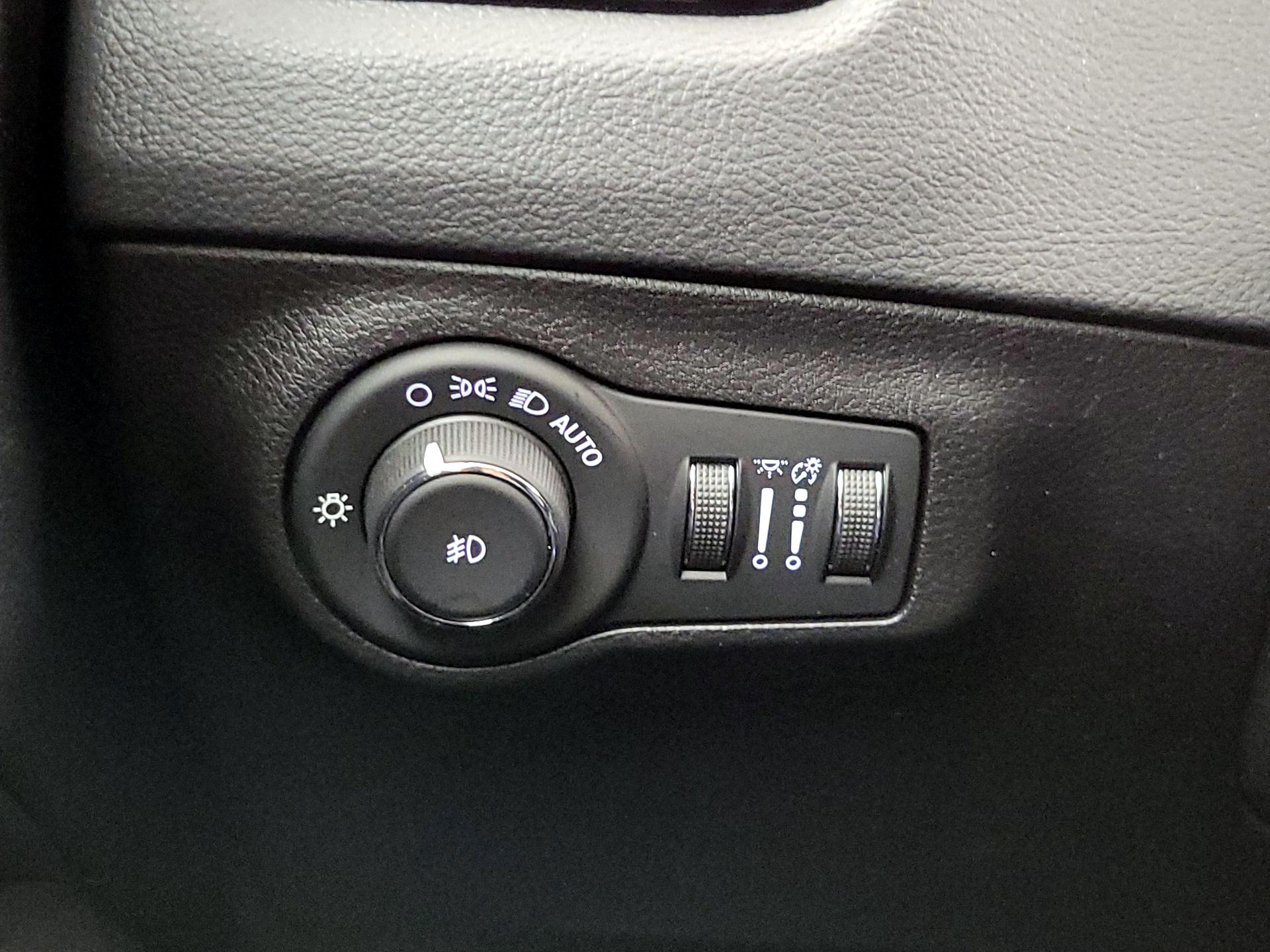 Thumbnail: 2020 Jeep Compass - 13