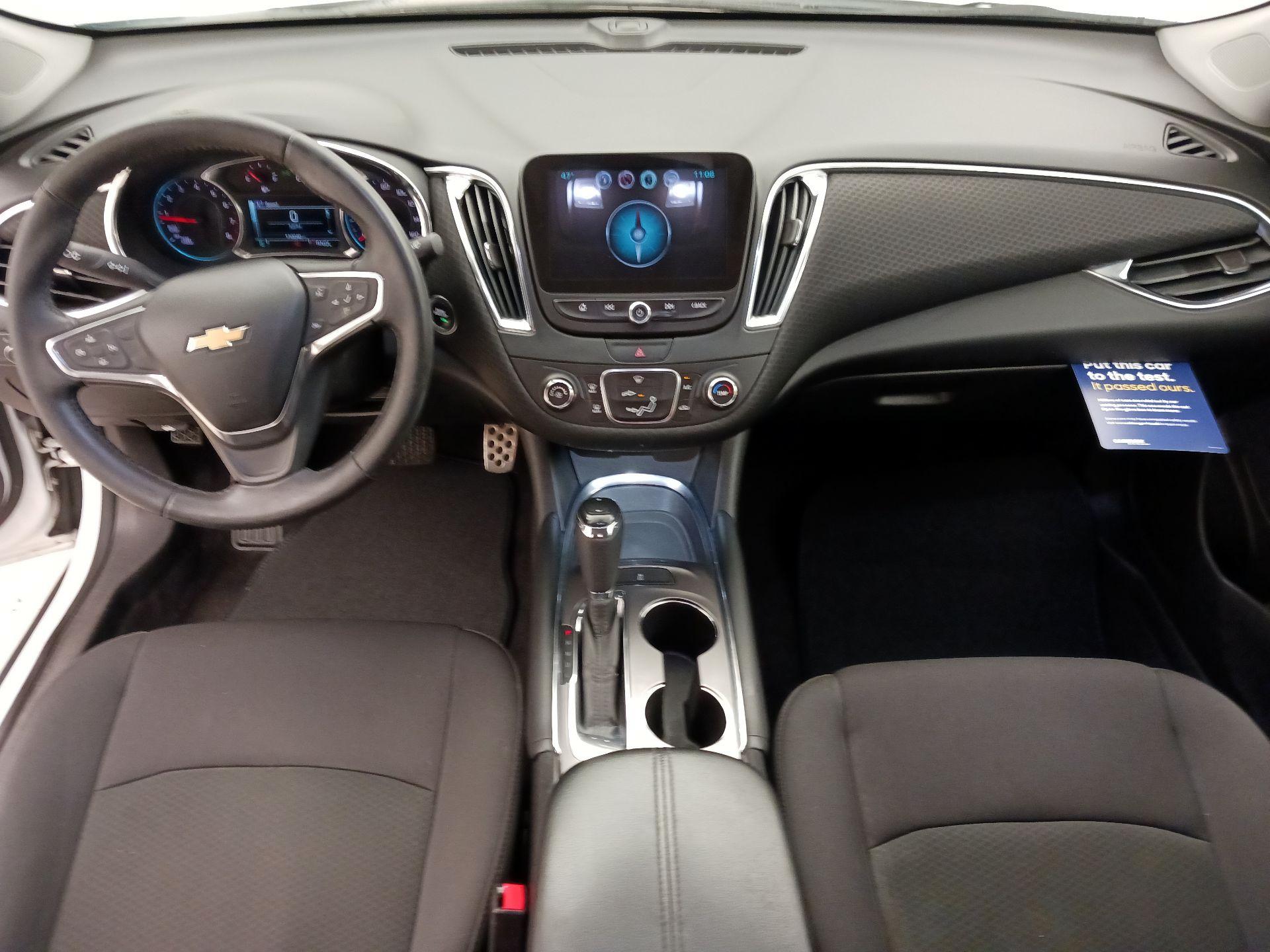 Thumbnail: 2017 Chevrolet Malibu - 9