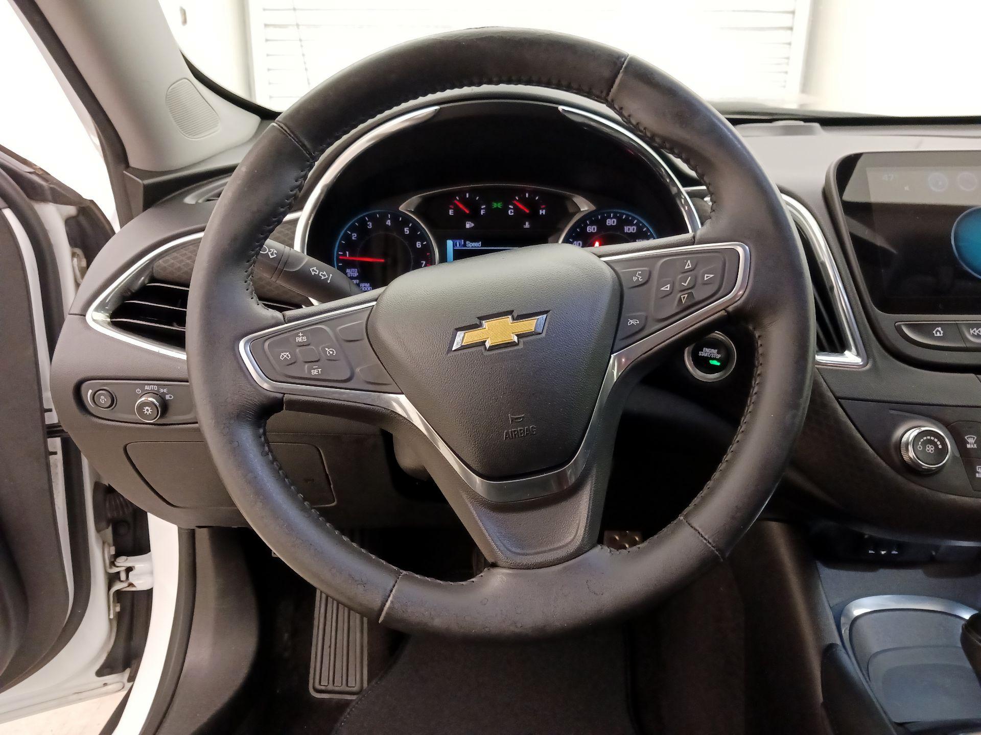 Thumbnail: 2017 Chevrolet Malibu - 10