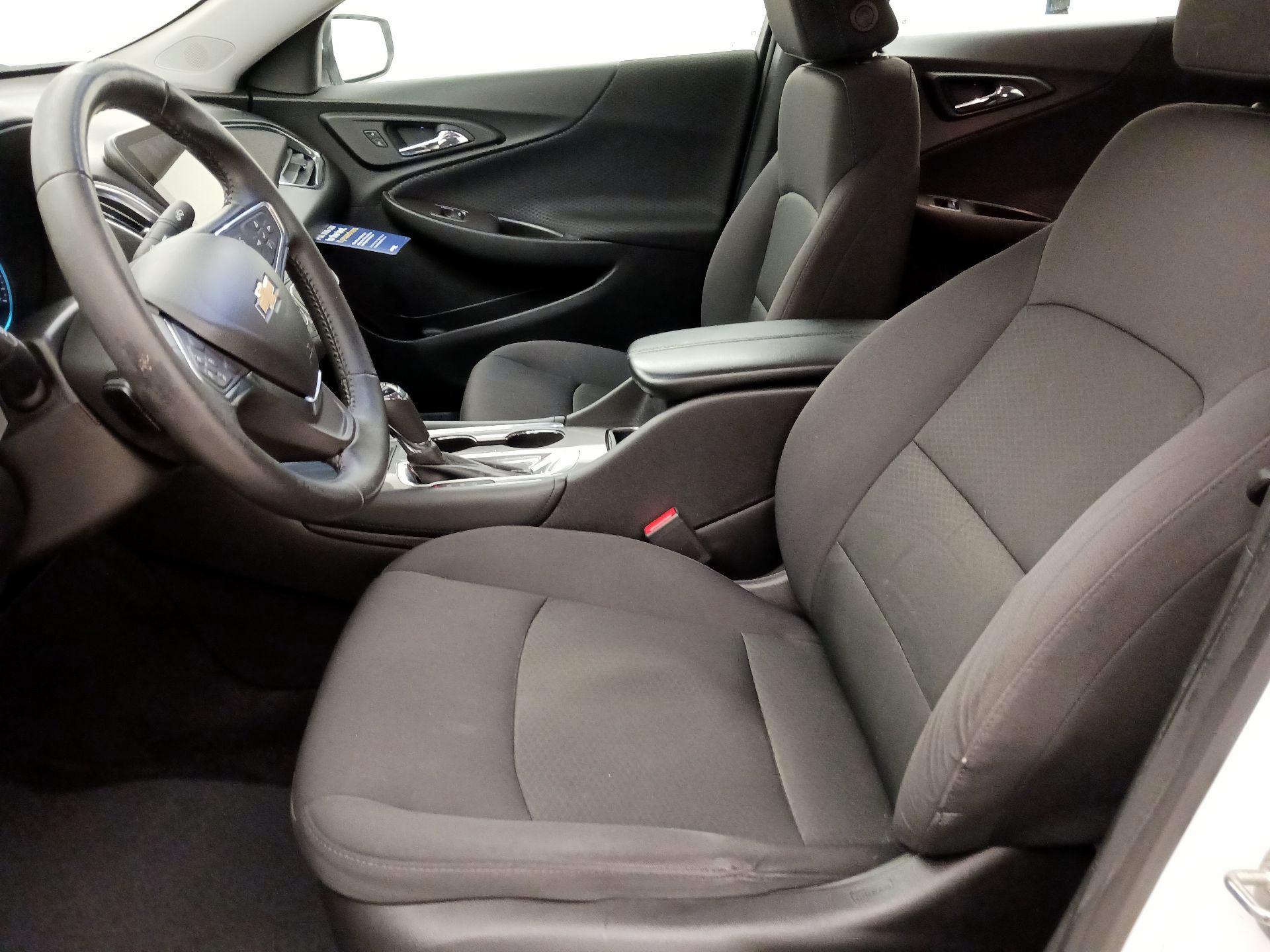 Thumbnail: 2017 Chevrolet Malibu - 11