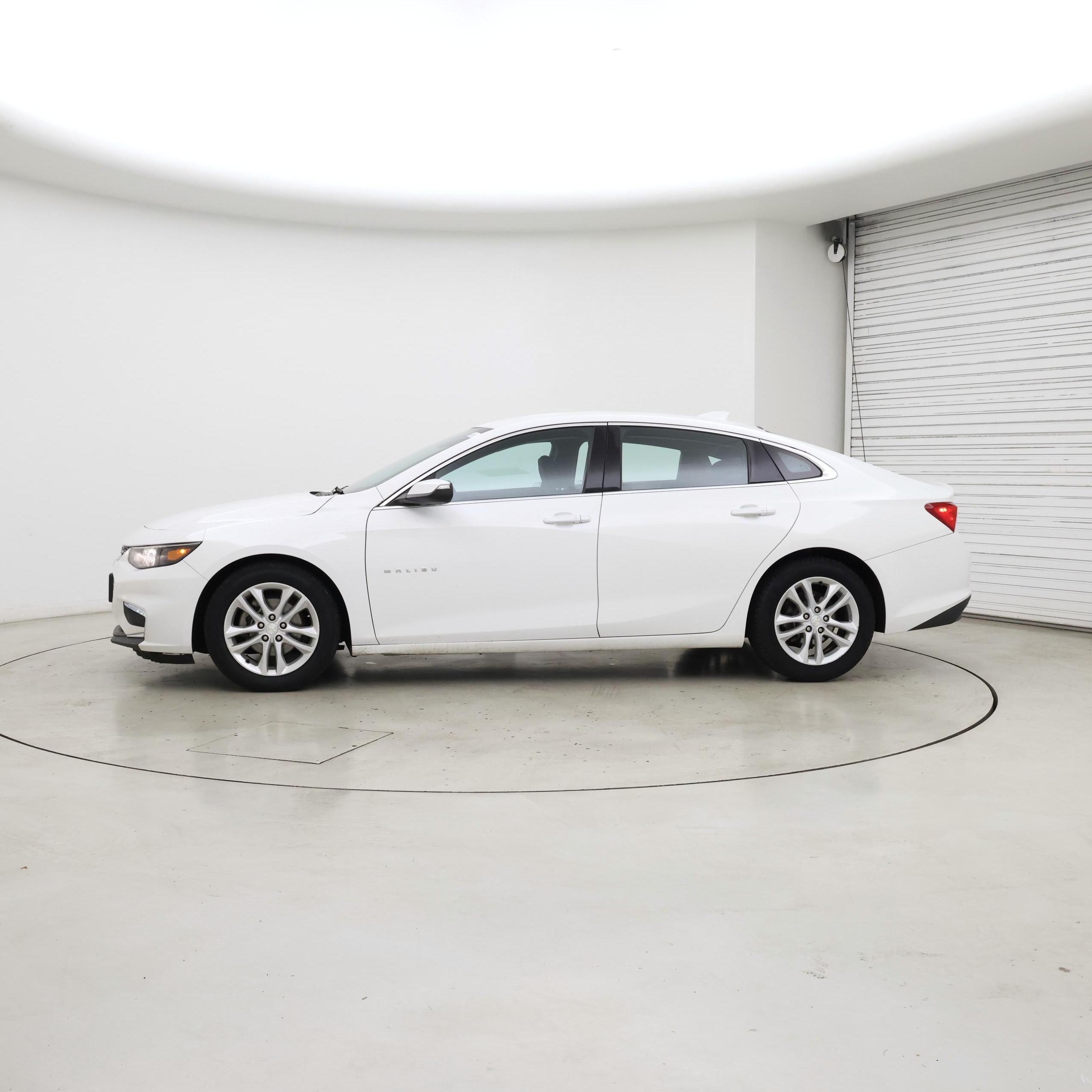 Thumbnail: 2017 Chevrolet Malibu - 3