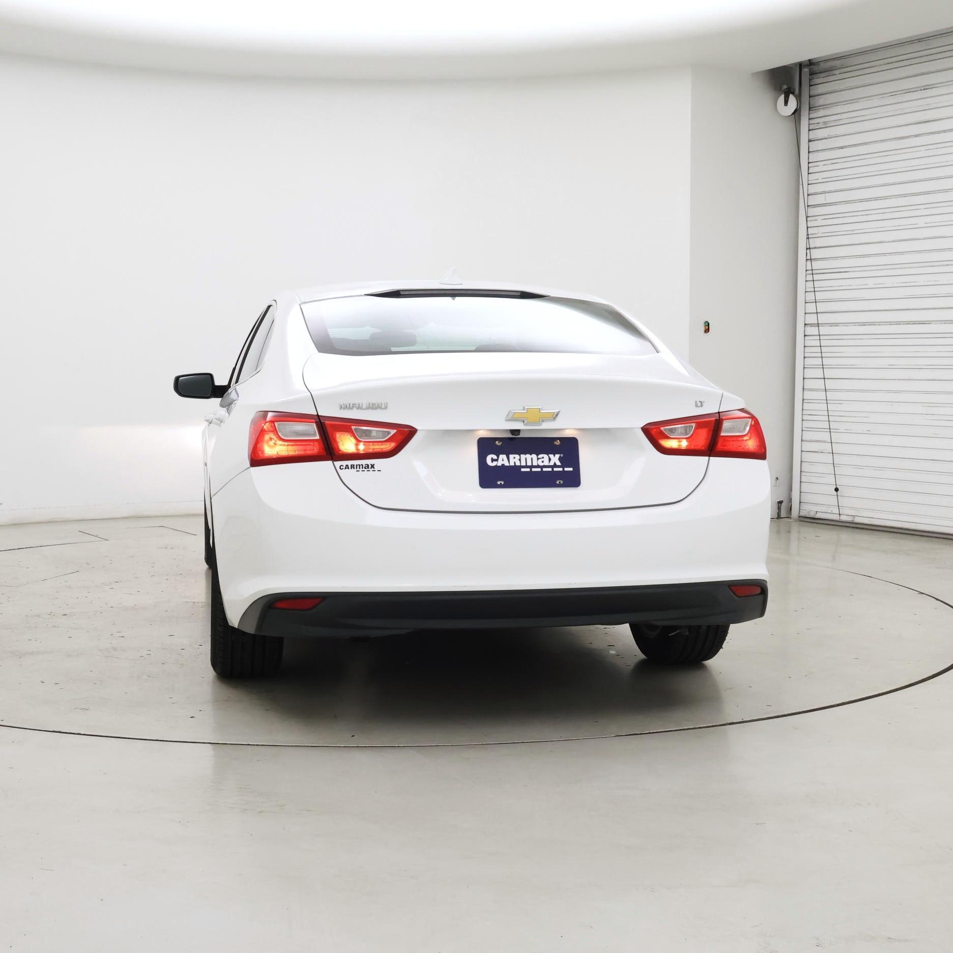 Thumbnail: 2017 Chevrolet Malibu - 6
