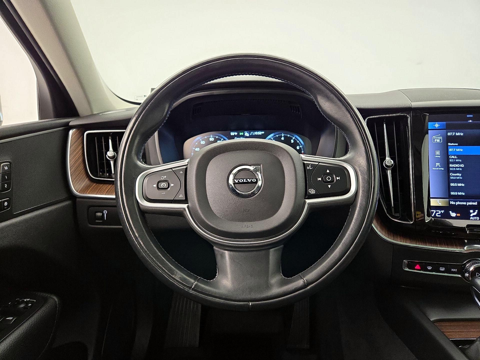 Thumbnail: 2021 Volvo XC60 - 10