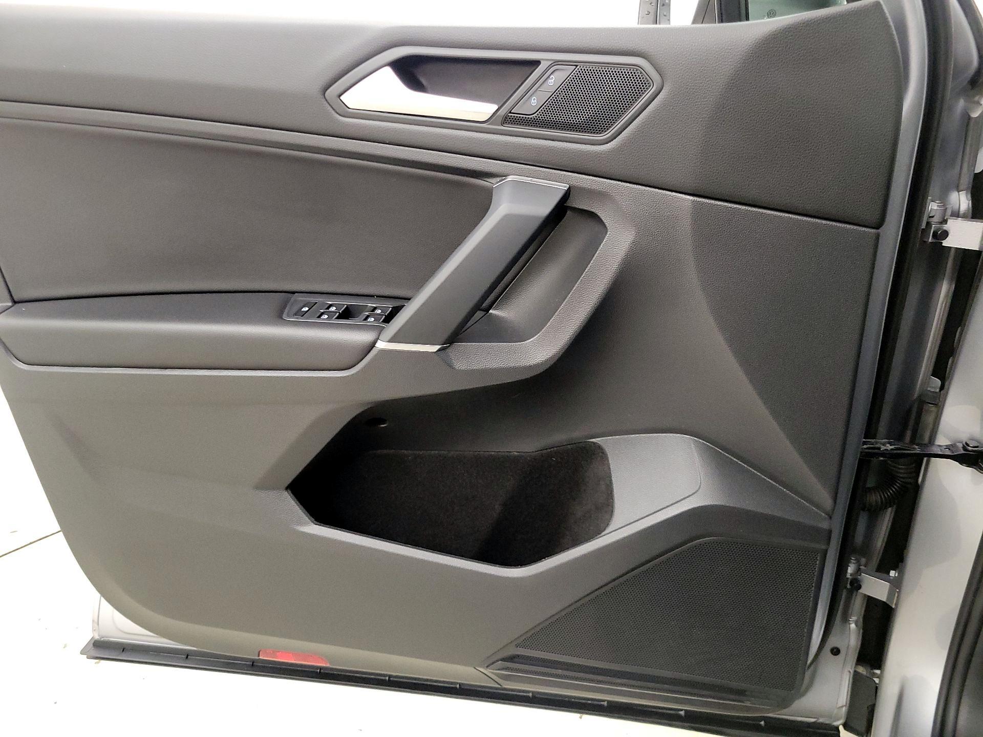 Thumbnail: 2020 Volkswagen Tiguan - 12