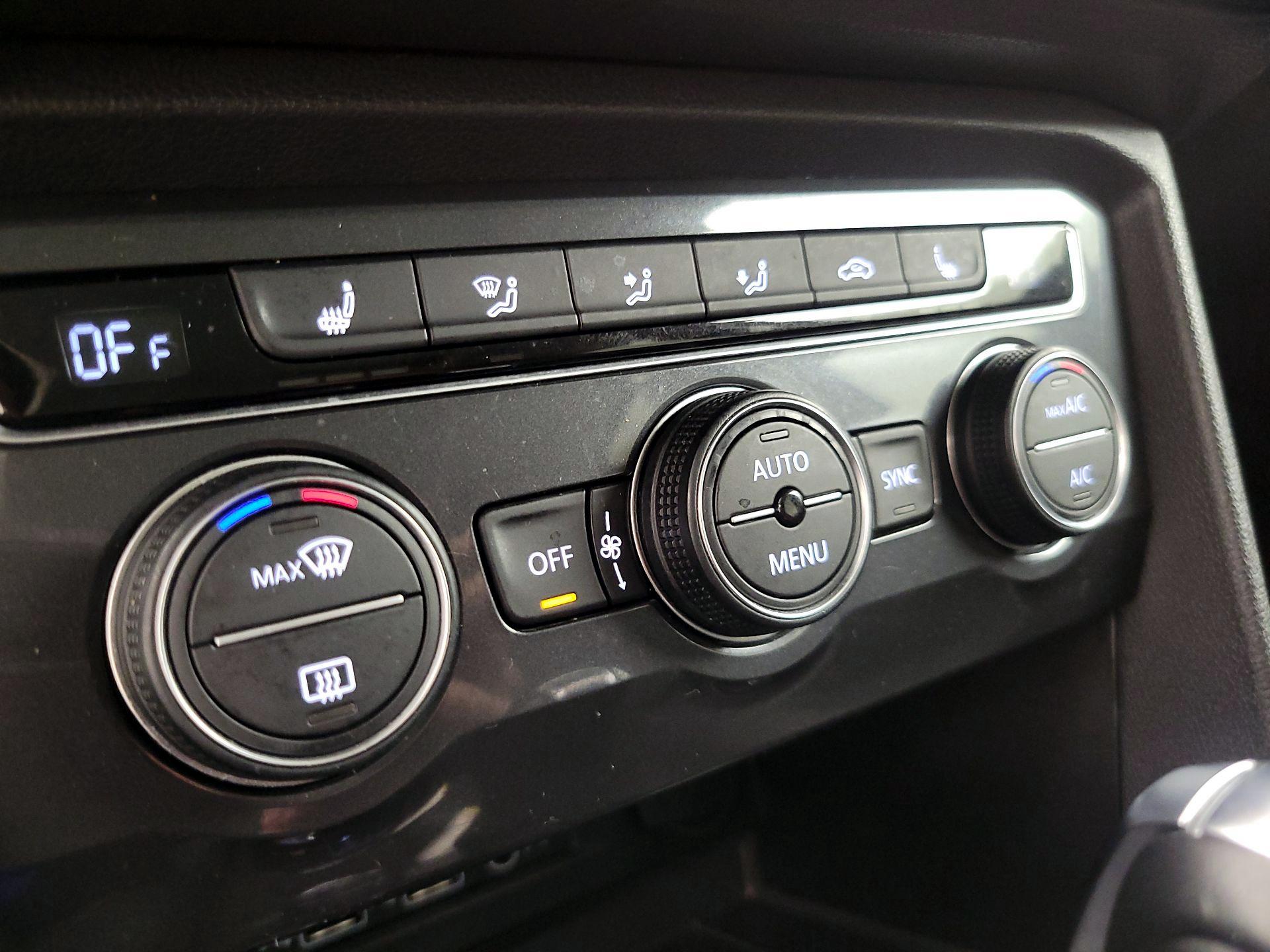 Thumbnail: 2020 Volkswagen Tiguan - 16