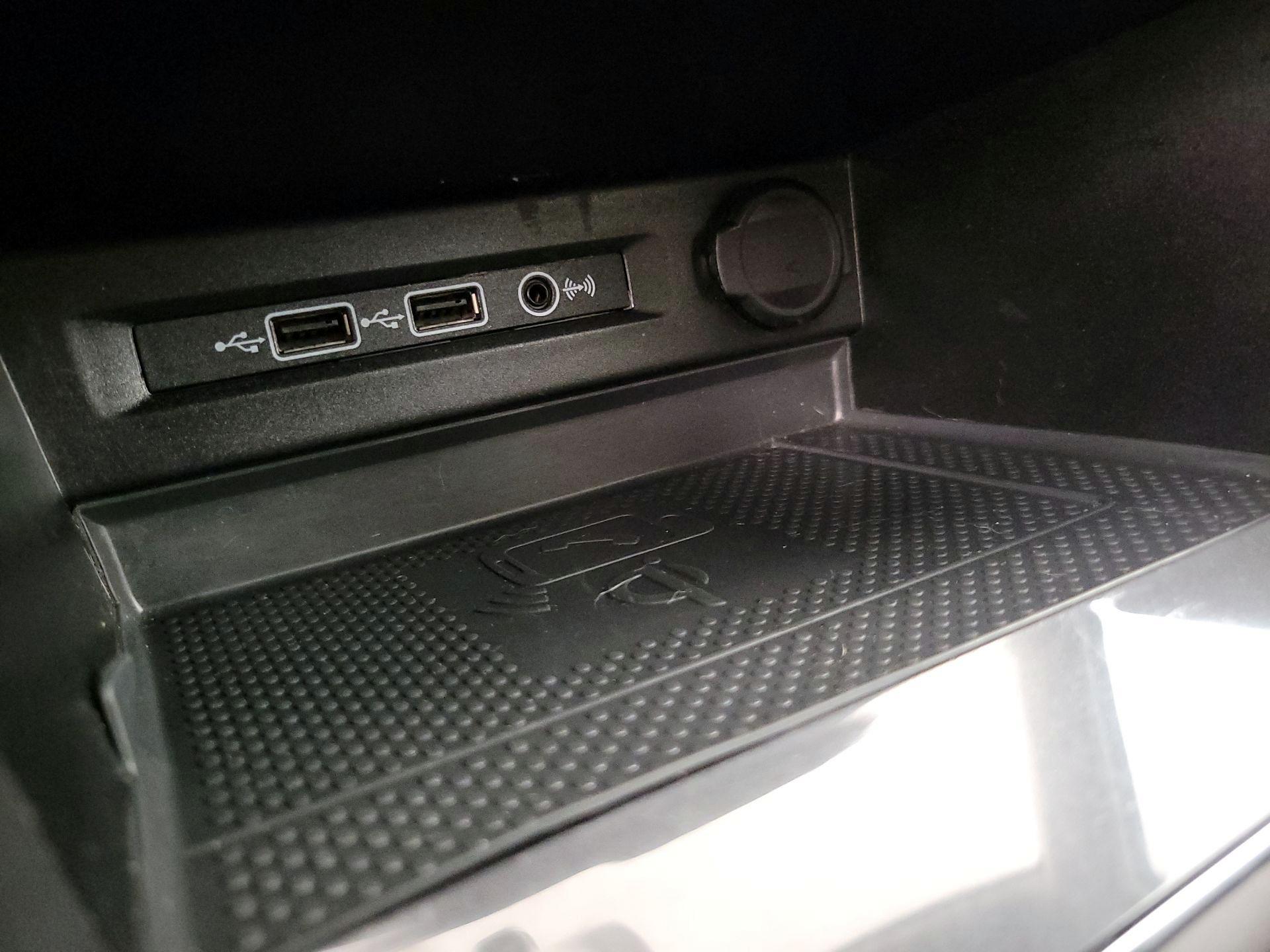 Thumbnail: 2020 Volkswagen Tiguan - 18