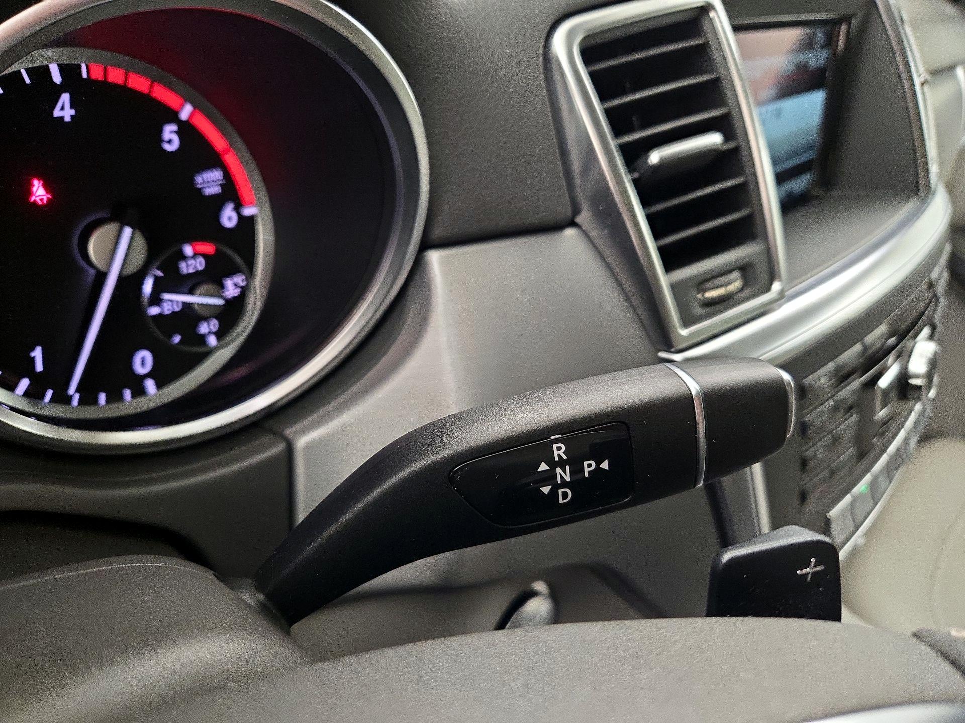 Thumbnail: 2015 Mercedes-Benz M-Class - 17