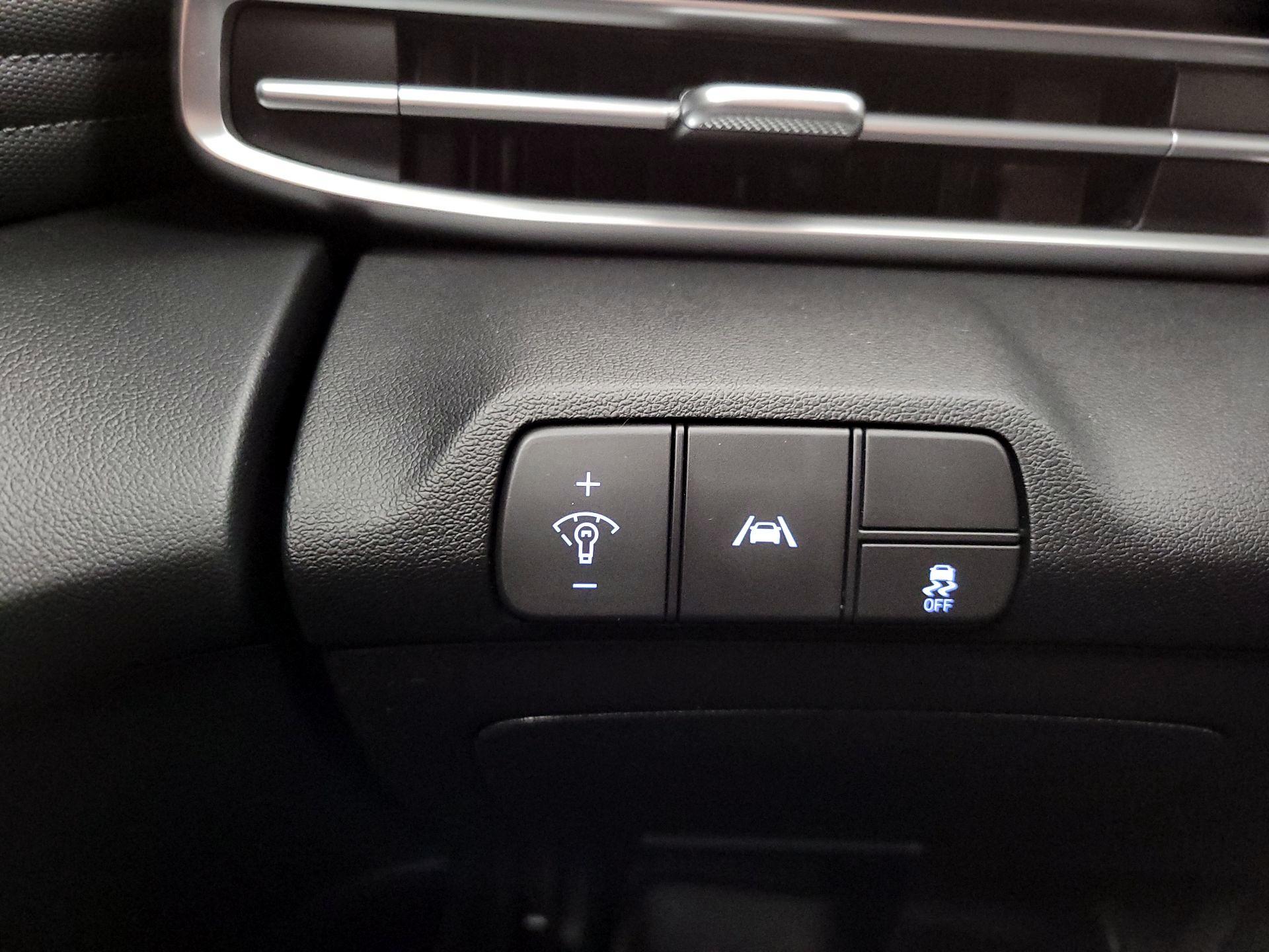 Thumbnail: 2023 Hyundai Elantra - 13