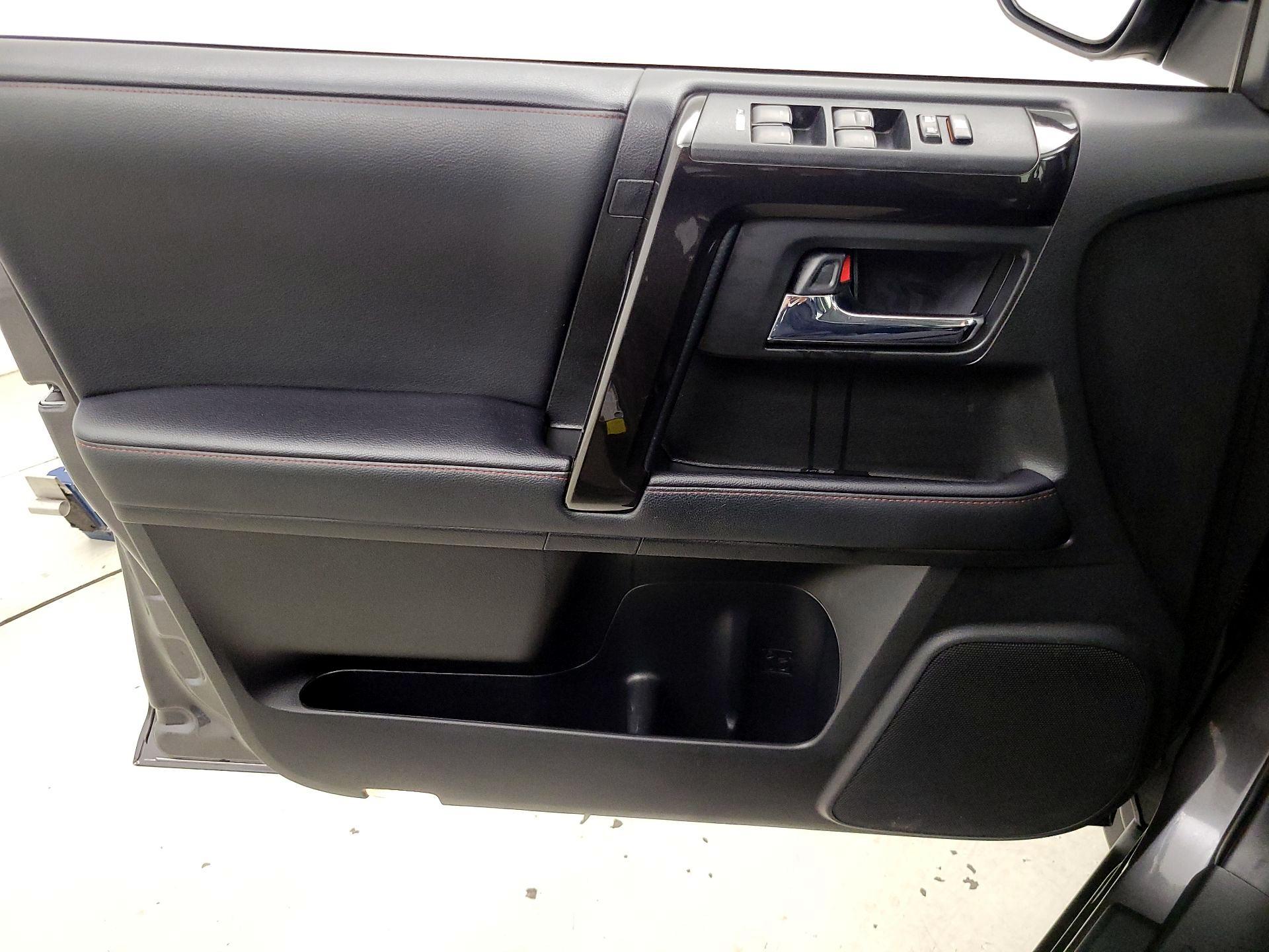 Thumbnail: 2020 Toyota 4Runner - 12