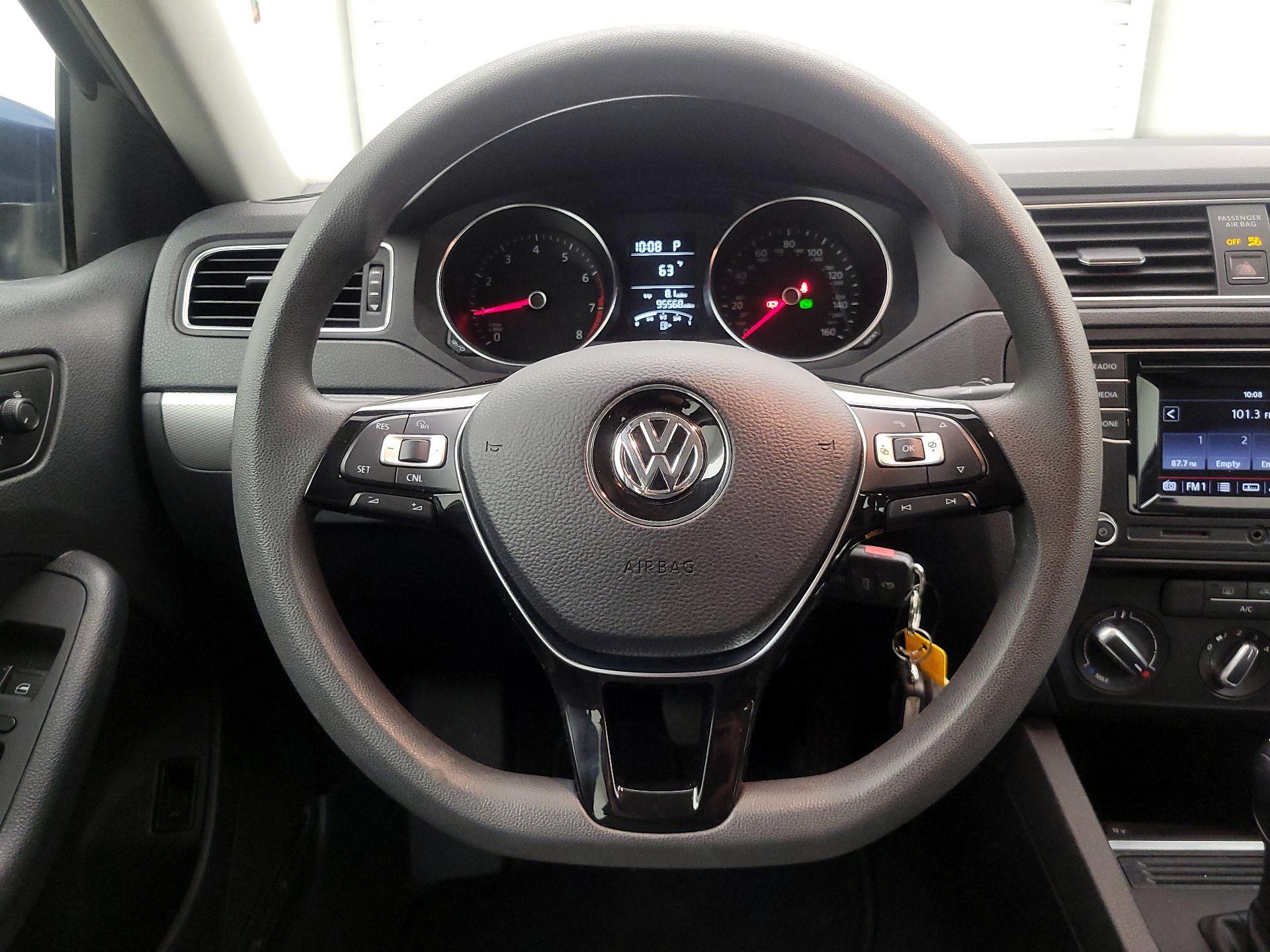 Thumbnail: 2017 Volkswagen Jetta - 10