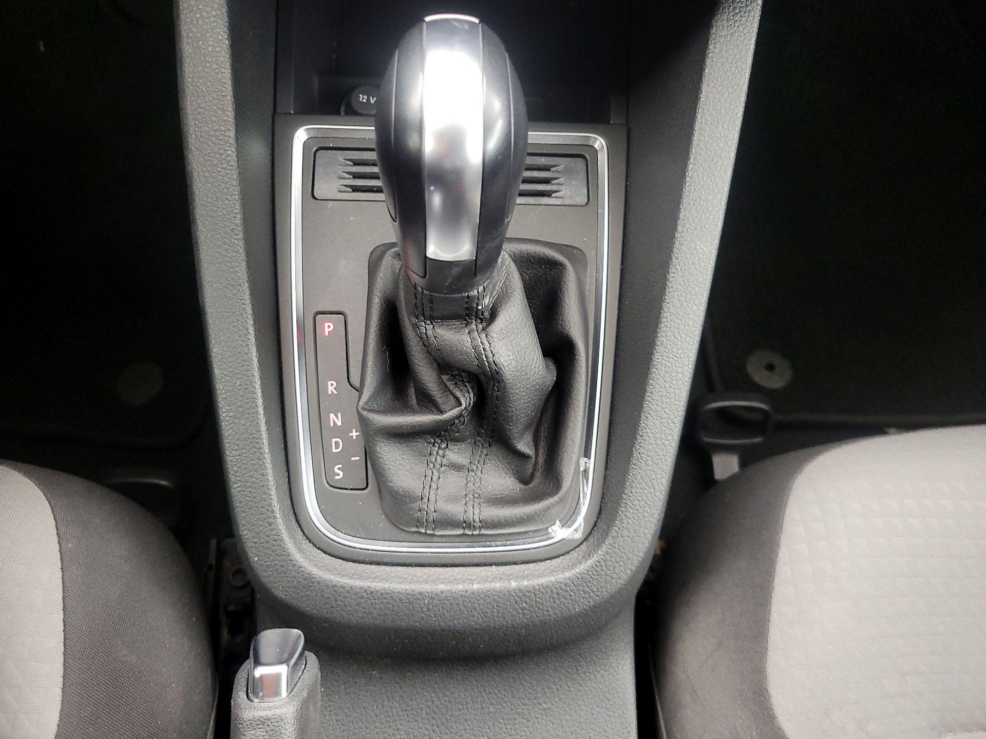 Thumbnail: 2017 Volkswagen Jetta - 17