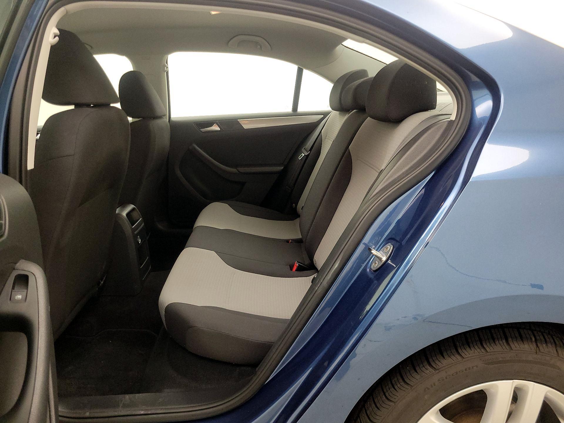 Thumbnail: 2017 Volkswagen Jetta - 19