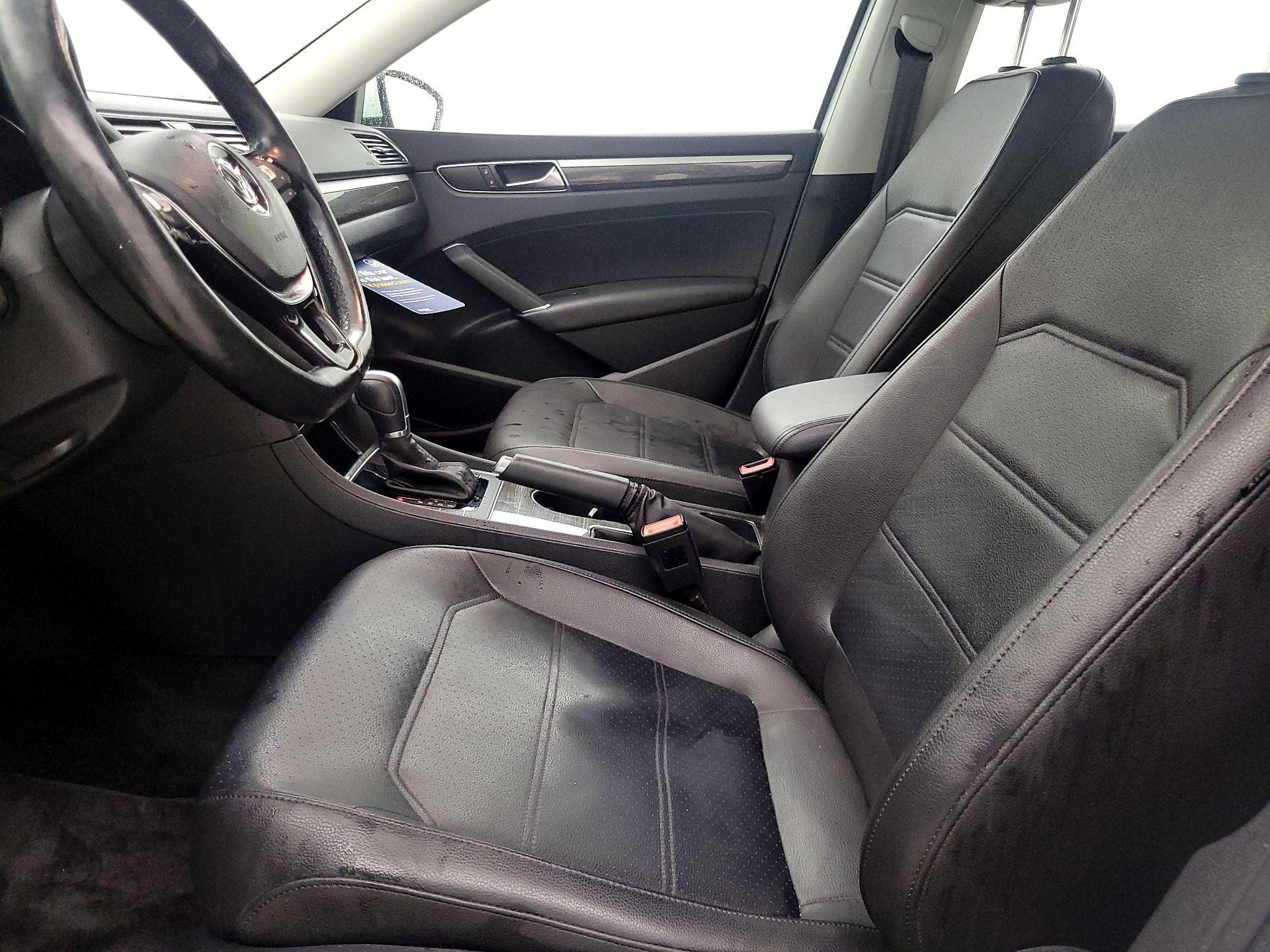 Thumbnail: 2017 Volkswagen Passat - 11