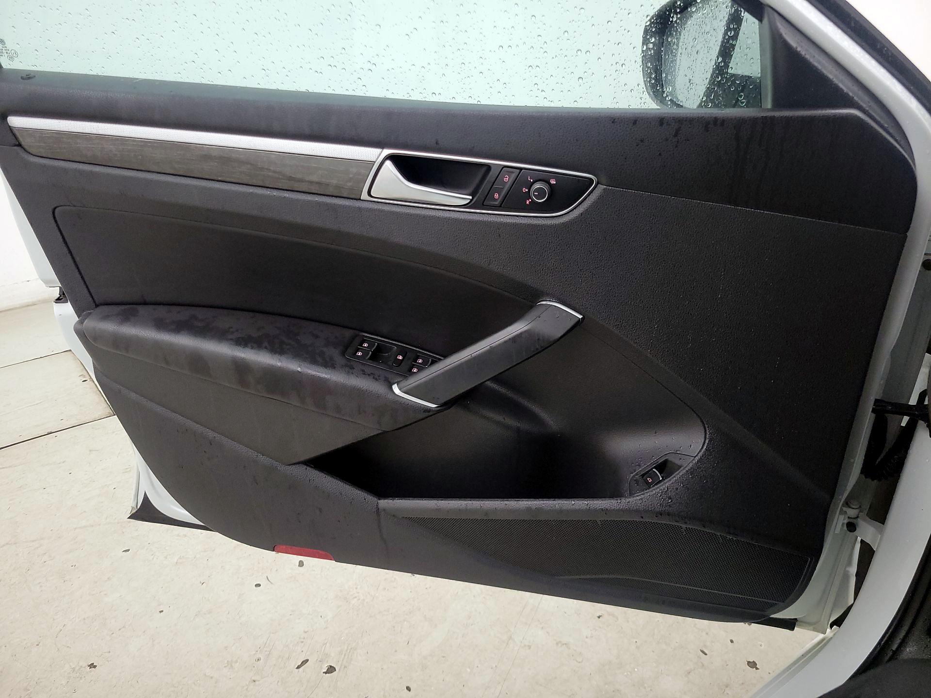 Thumbnail: 2017 Volkswagen Passat - 12