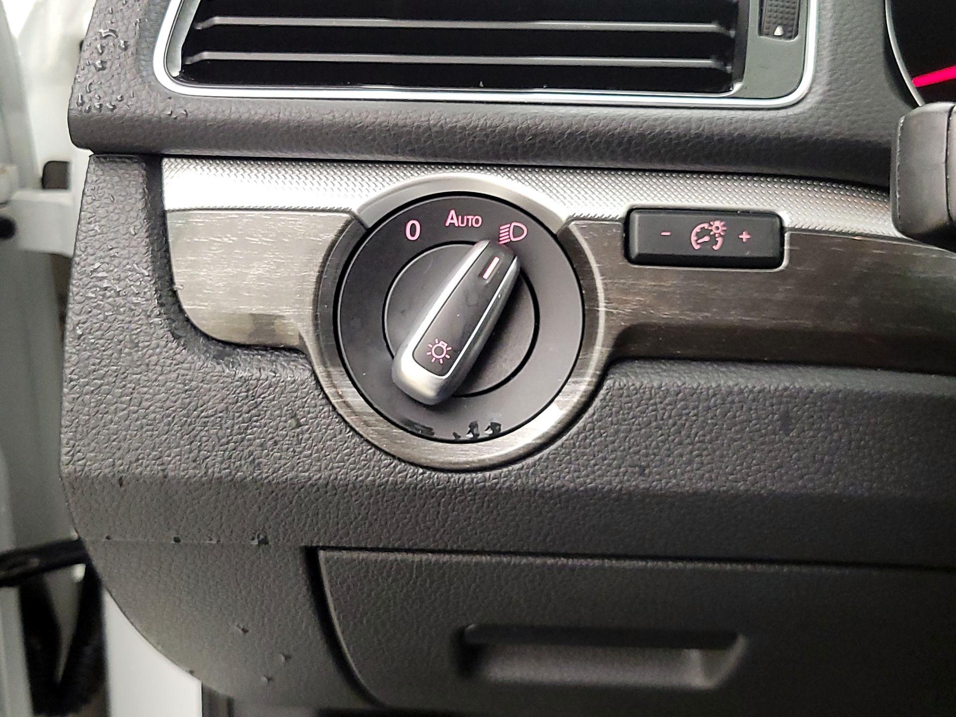 Thumbnail: 2017 Volkswagen Passat - 13