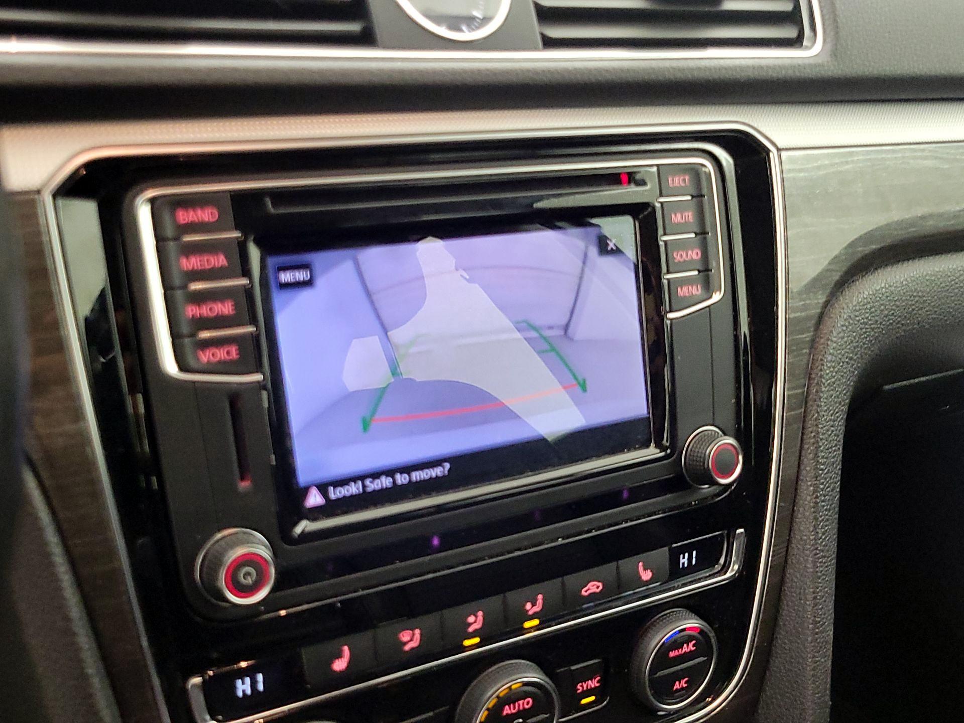 Thumbnail: 2017 Volkswagen Passat - 14