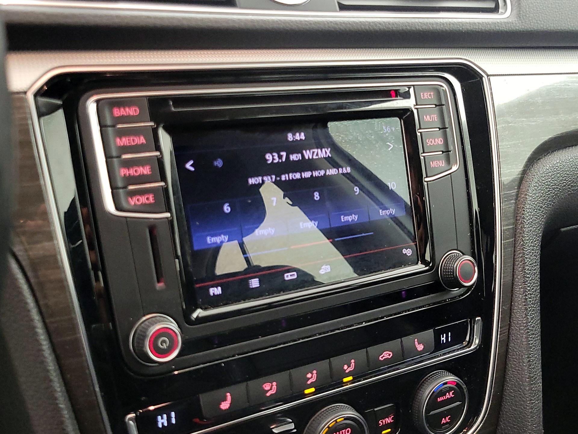 Thumbnail: 2017 Volkswagen Passat - 15