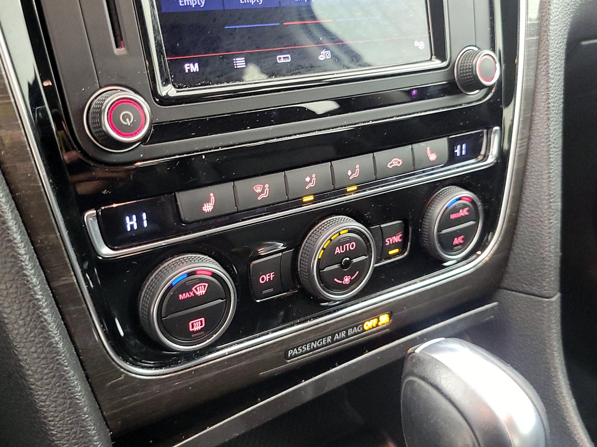 Thumbnail: 2017 Volkswagen Passat - 16