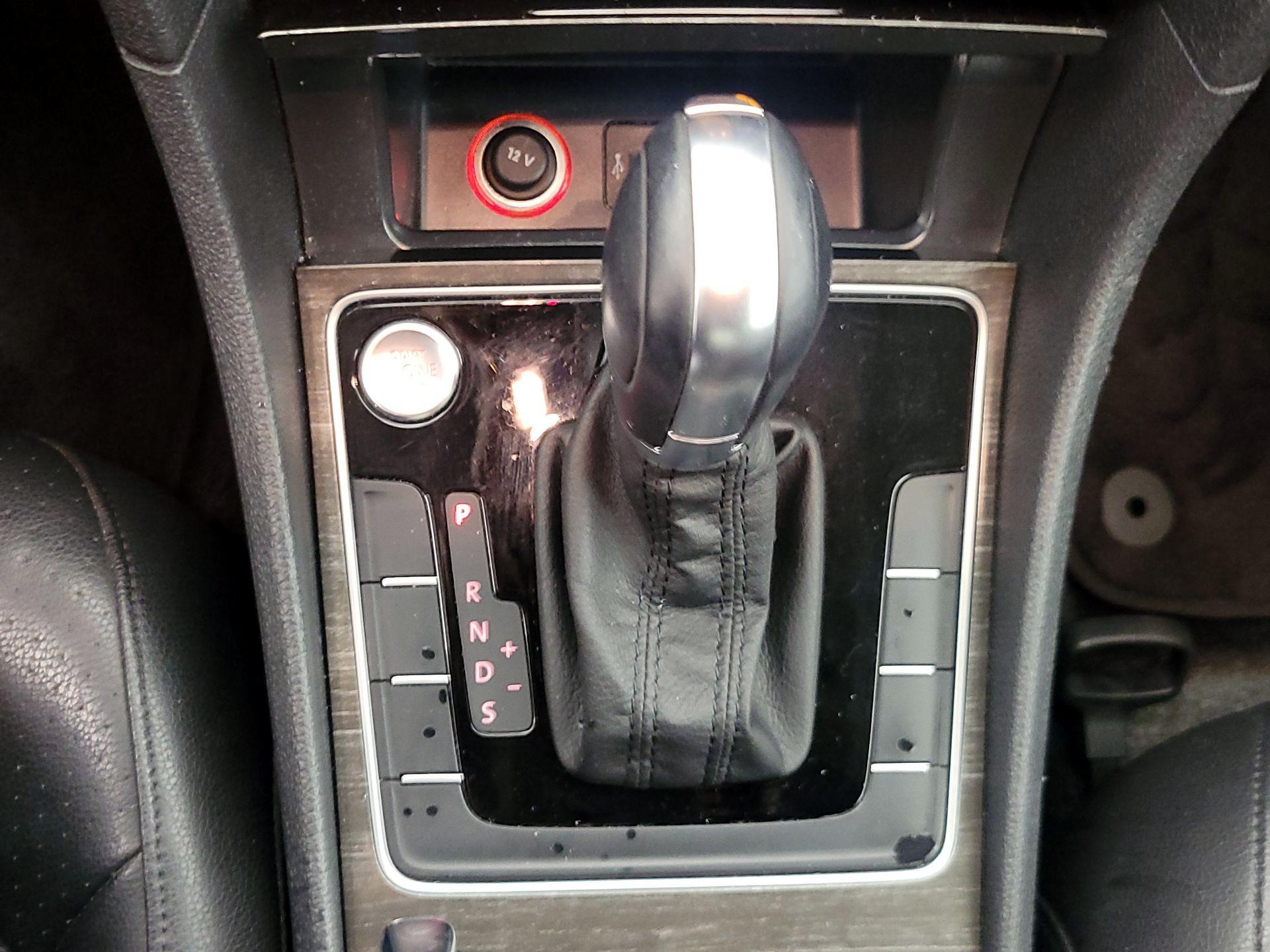 Thumbnail: 2017 Volkswagen Passat - 17