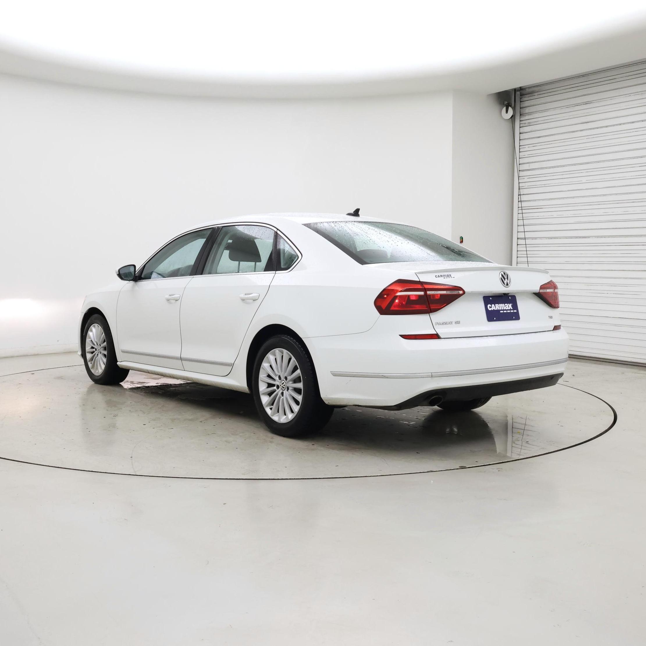 Thumbnail: 2017 Volkswagen Passat - 2