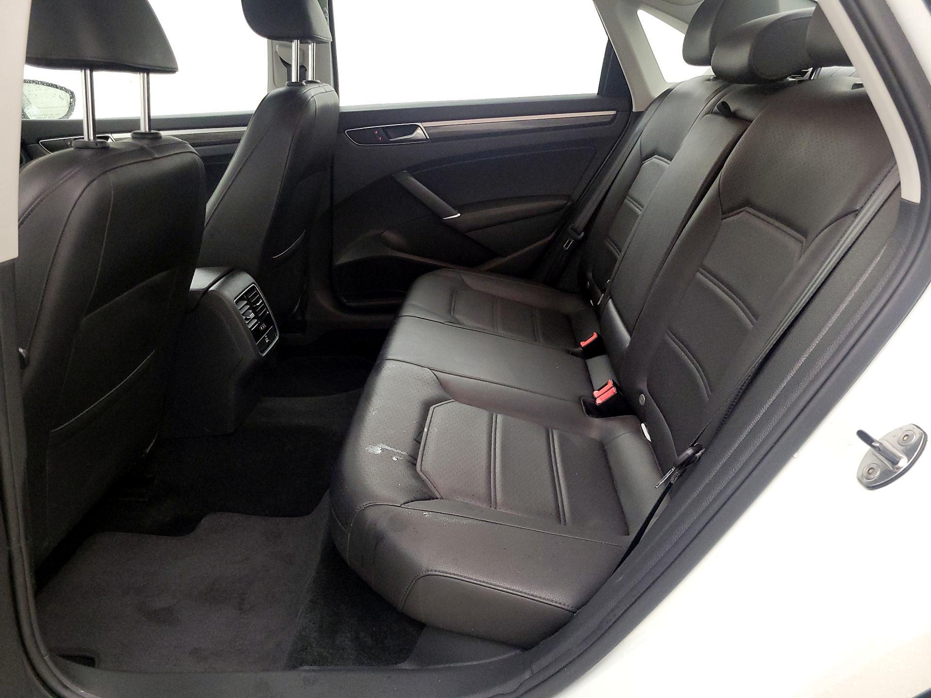 Thumbnail: 2017 Volkswagen Passat - 20