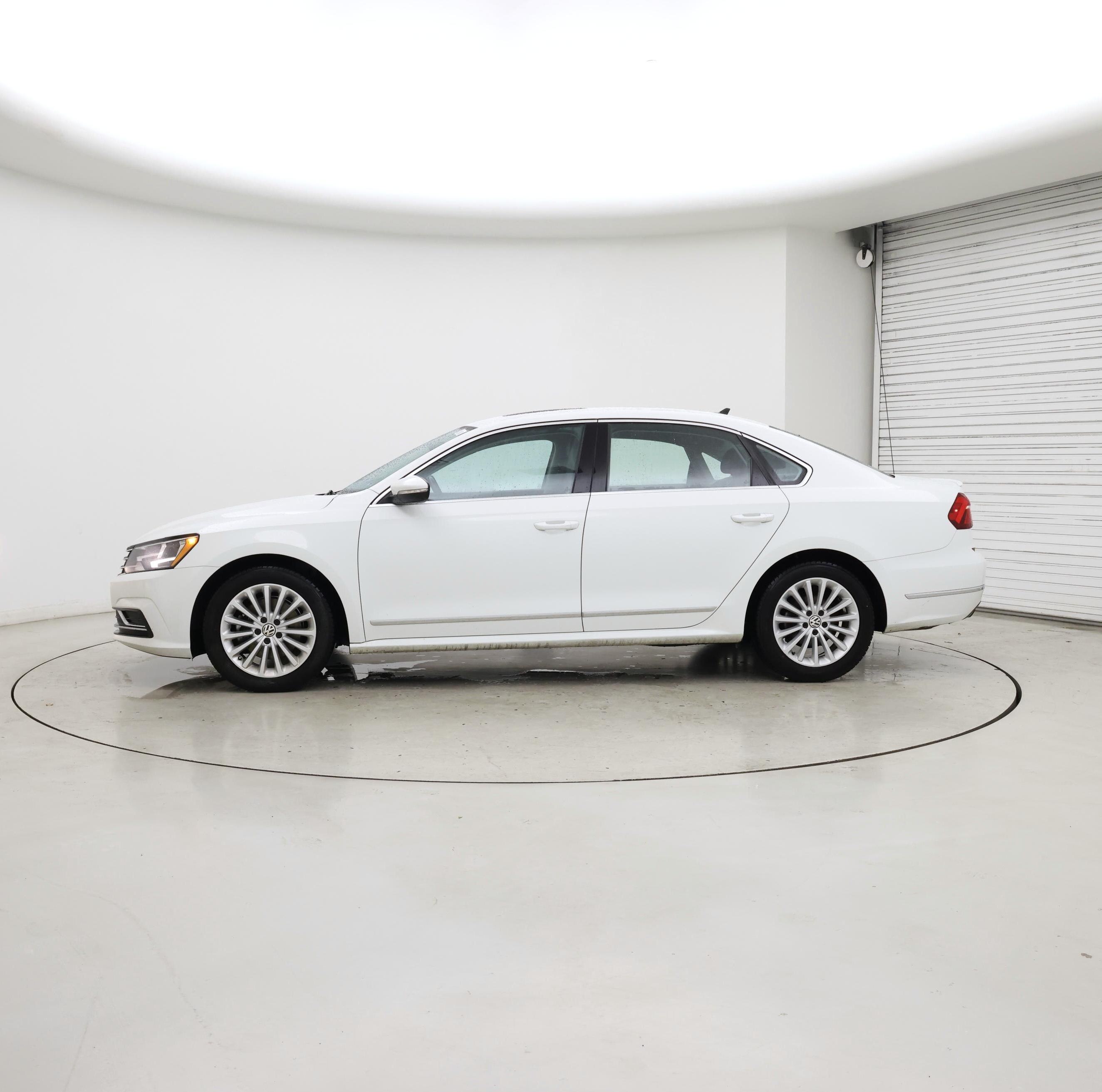 Thumbnail: 2017 Volkswagen Passat - 3