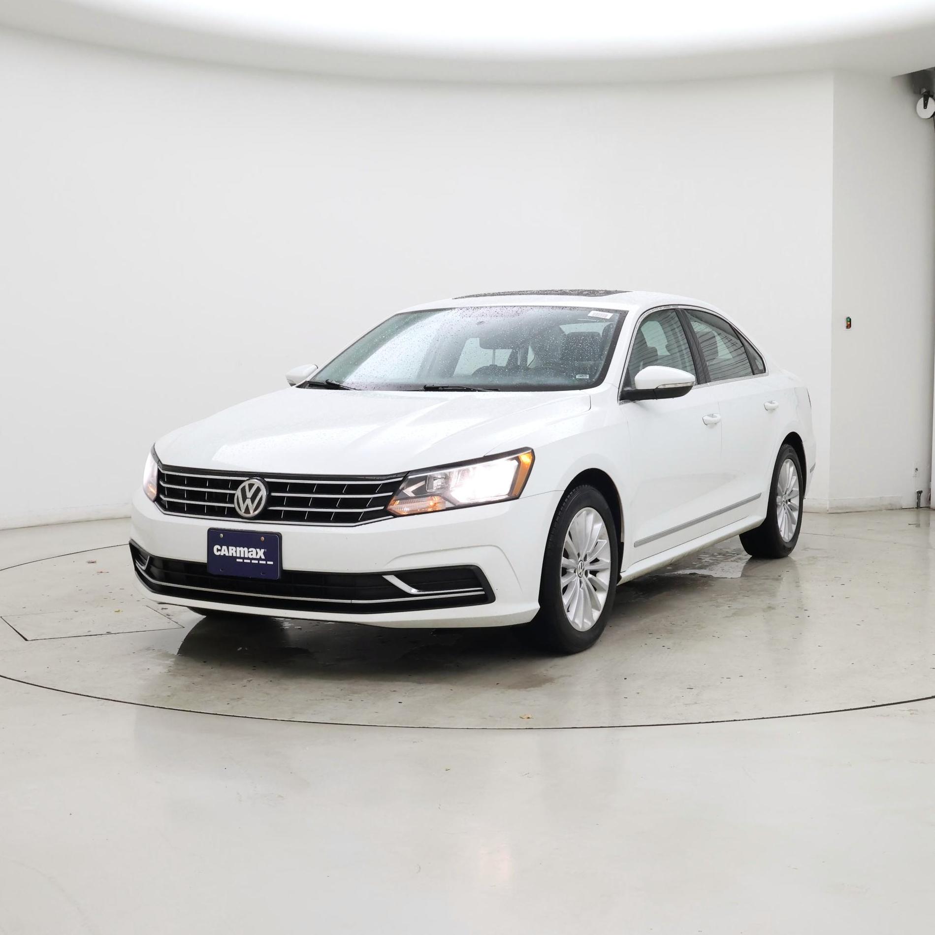 Thumbnail: 2017 Volkswagen Passat - 4