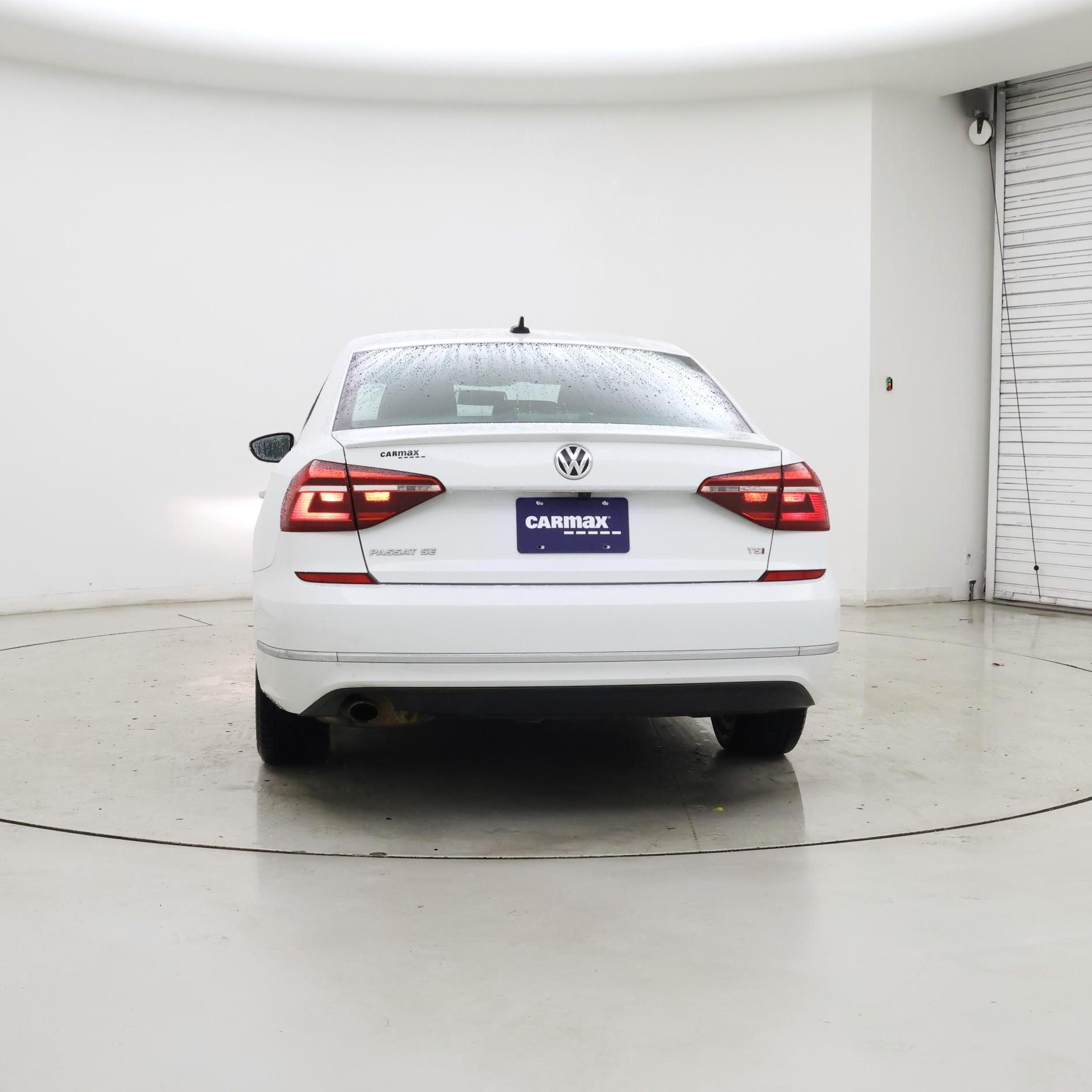 Thumbnail: 2017 Volkswagen Passat - 6