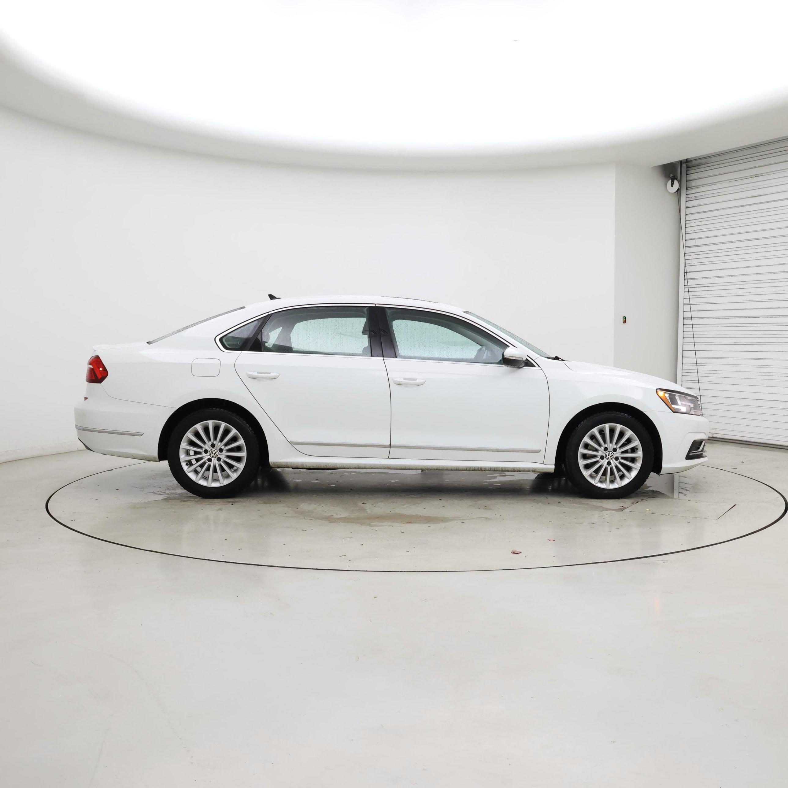 Thumbnail: 2017 Volkswagen Passat - 7