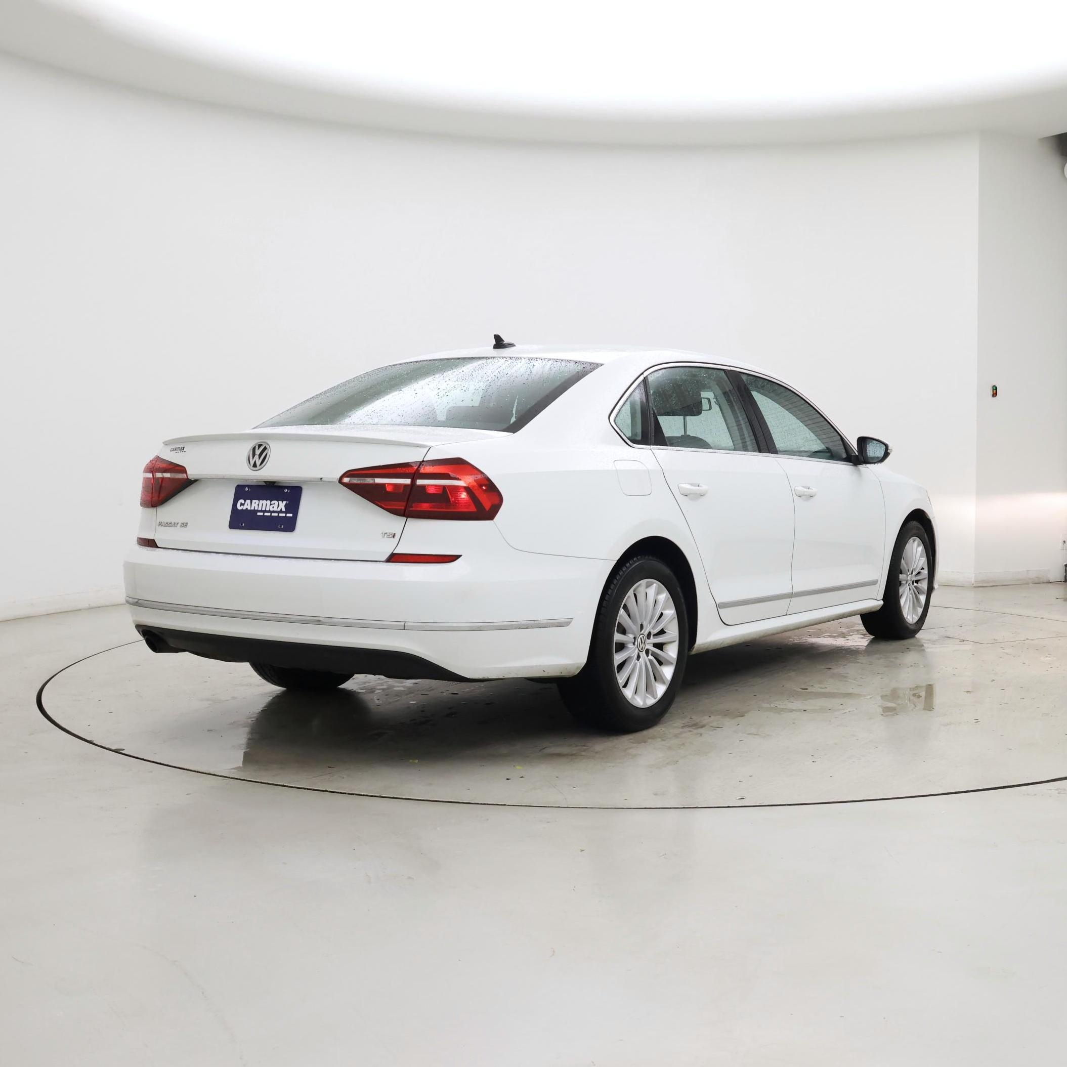 Thumbnail: 2017 Volkswagen Passat - 8