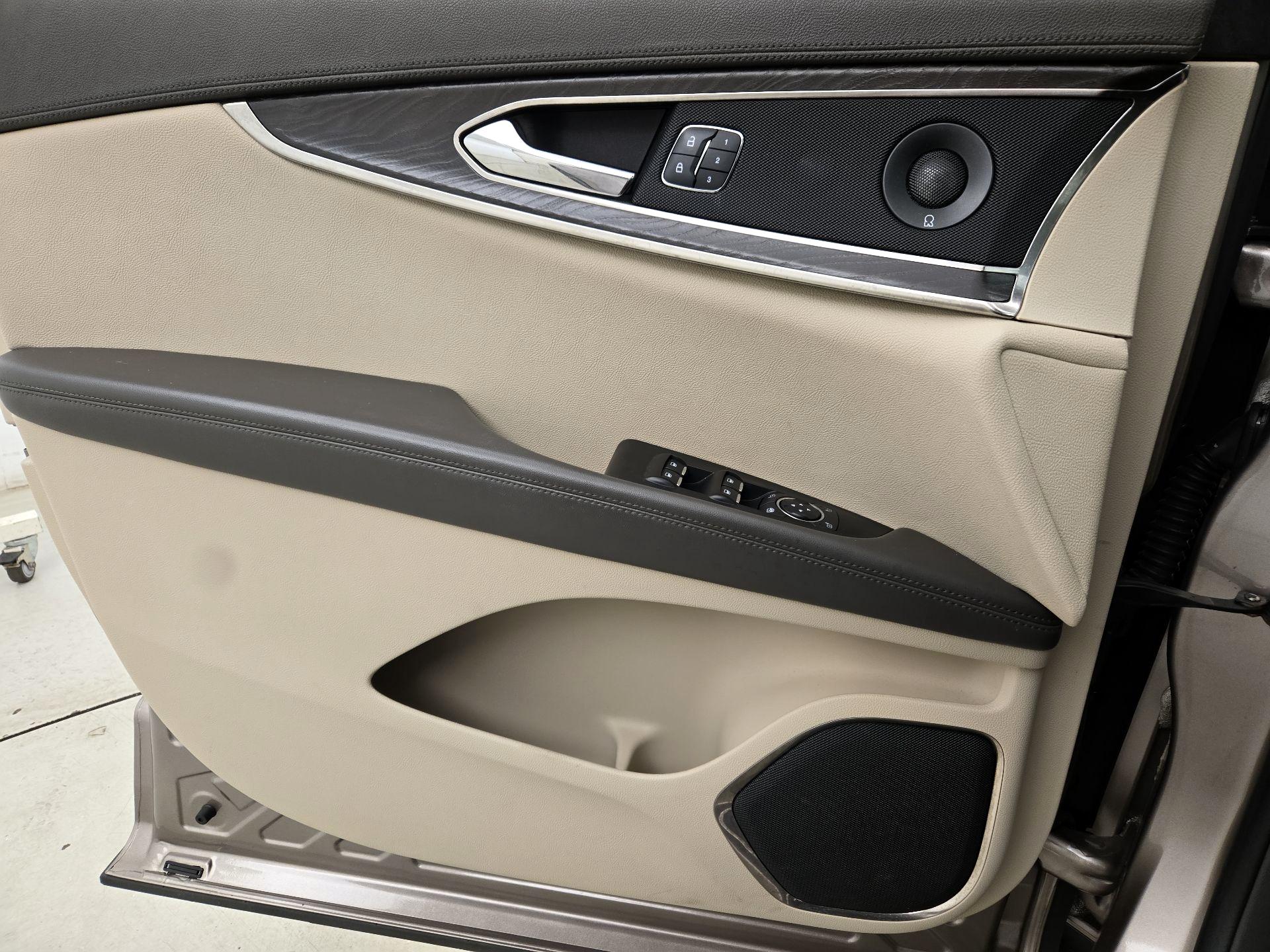 Thumbnail: 2019 Lincoln Nautilus - 12