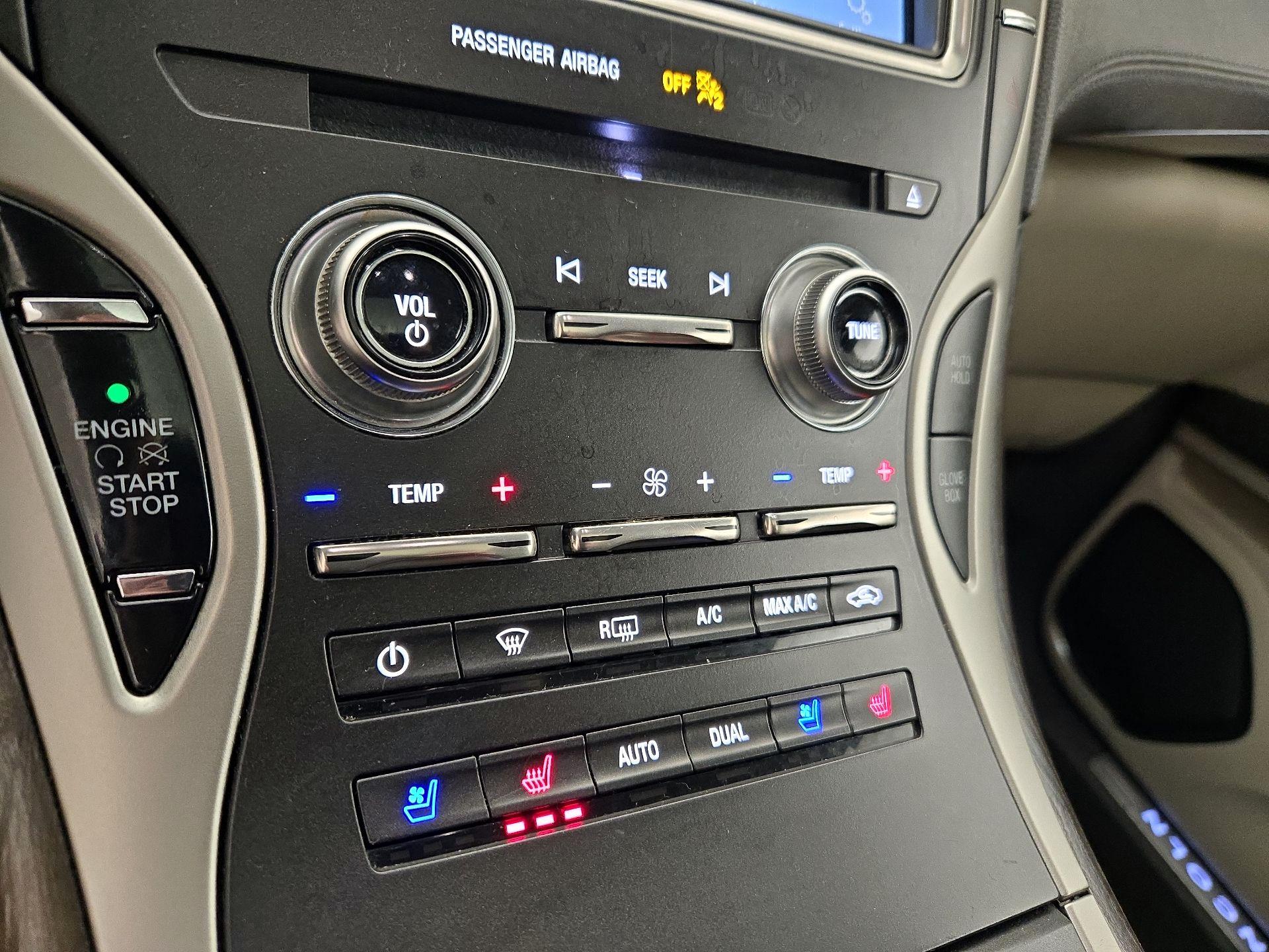 Thumbnail: 2019 Lincoln Nautilus - 17