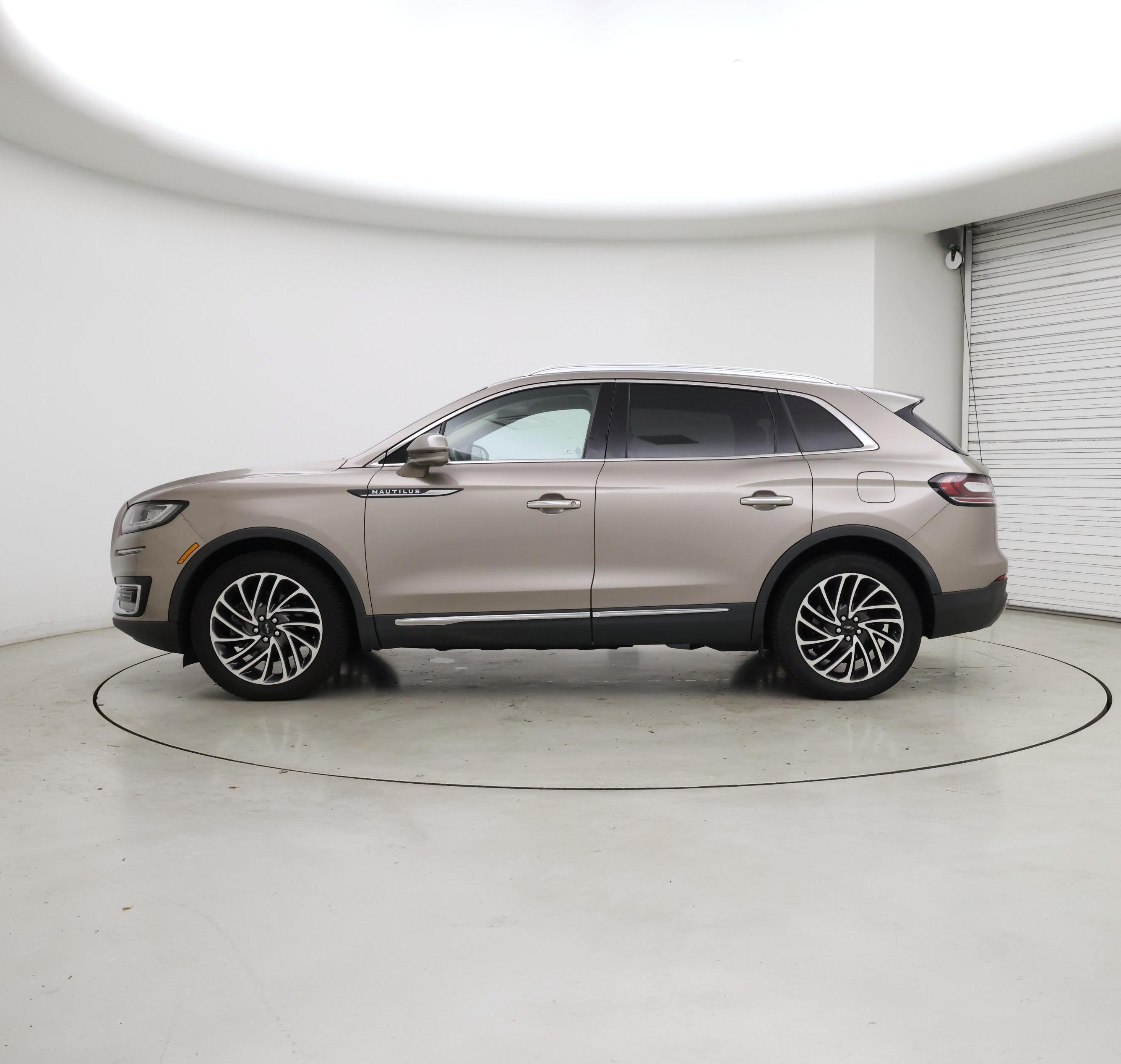 Thumbnail: 2019 Lincoln Nautilus - 3