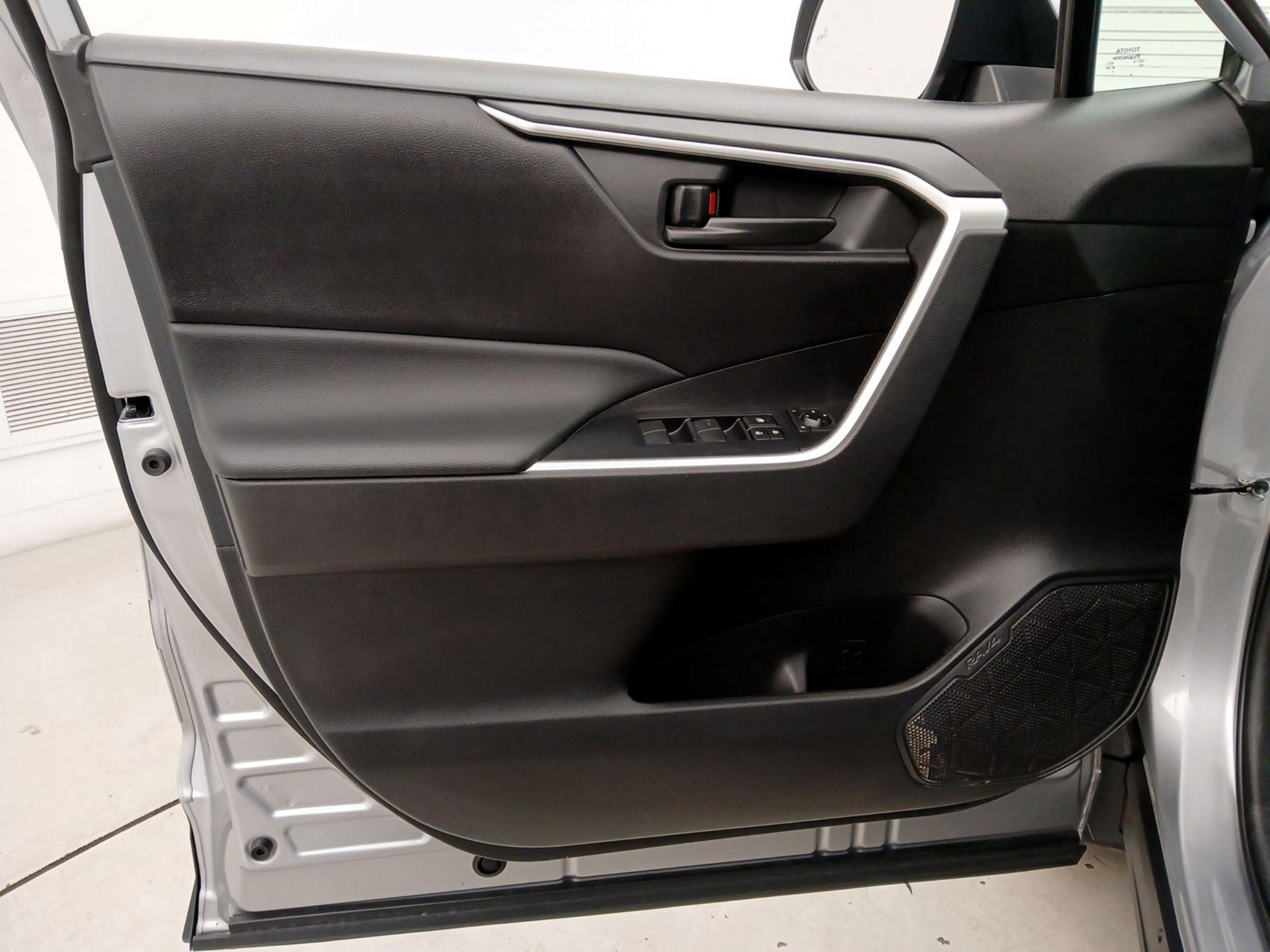 Thumbnail: 2023 Toyota RAV4 - 12