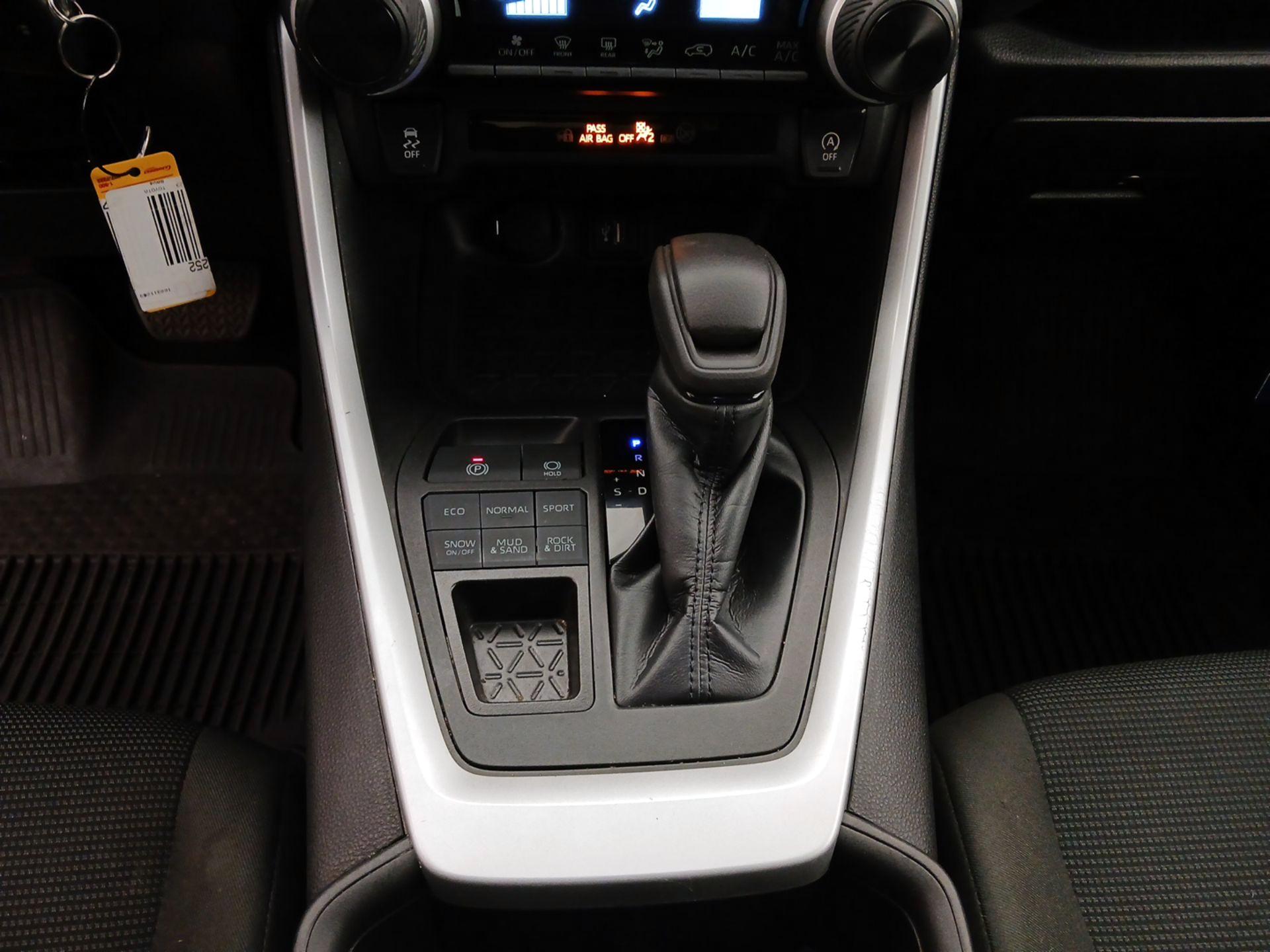 Thumbnail: 2023 Toyota RAV4 - 17